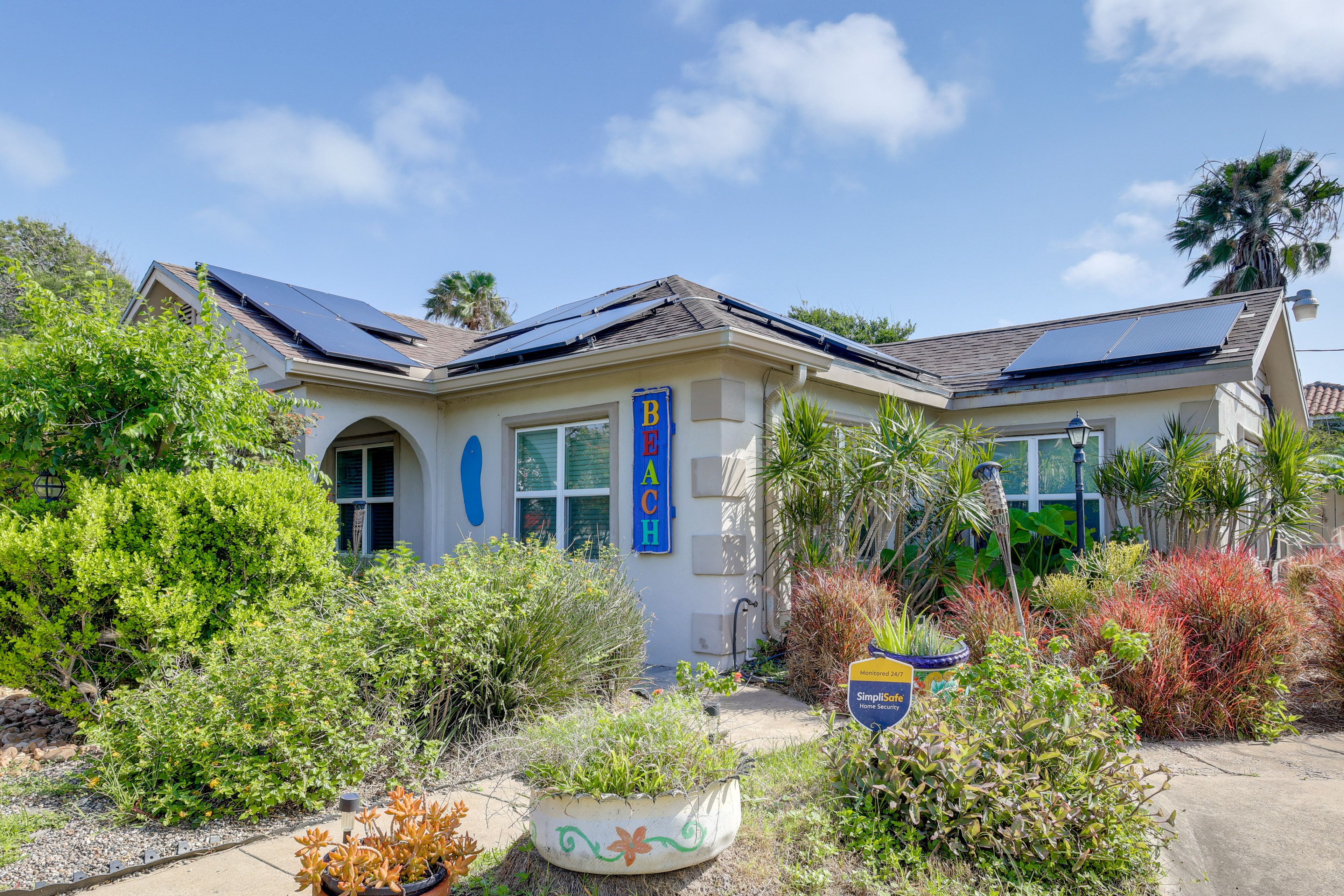 Parking | Driveway (2 Vehicles) | Free Street Parking | RV/Trailers Allowed