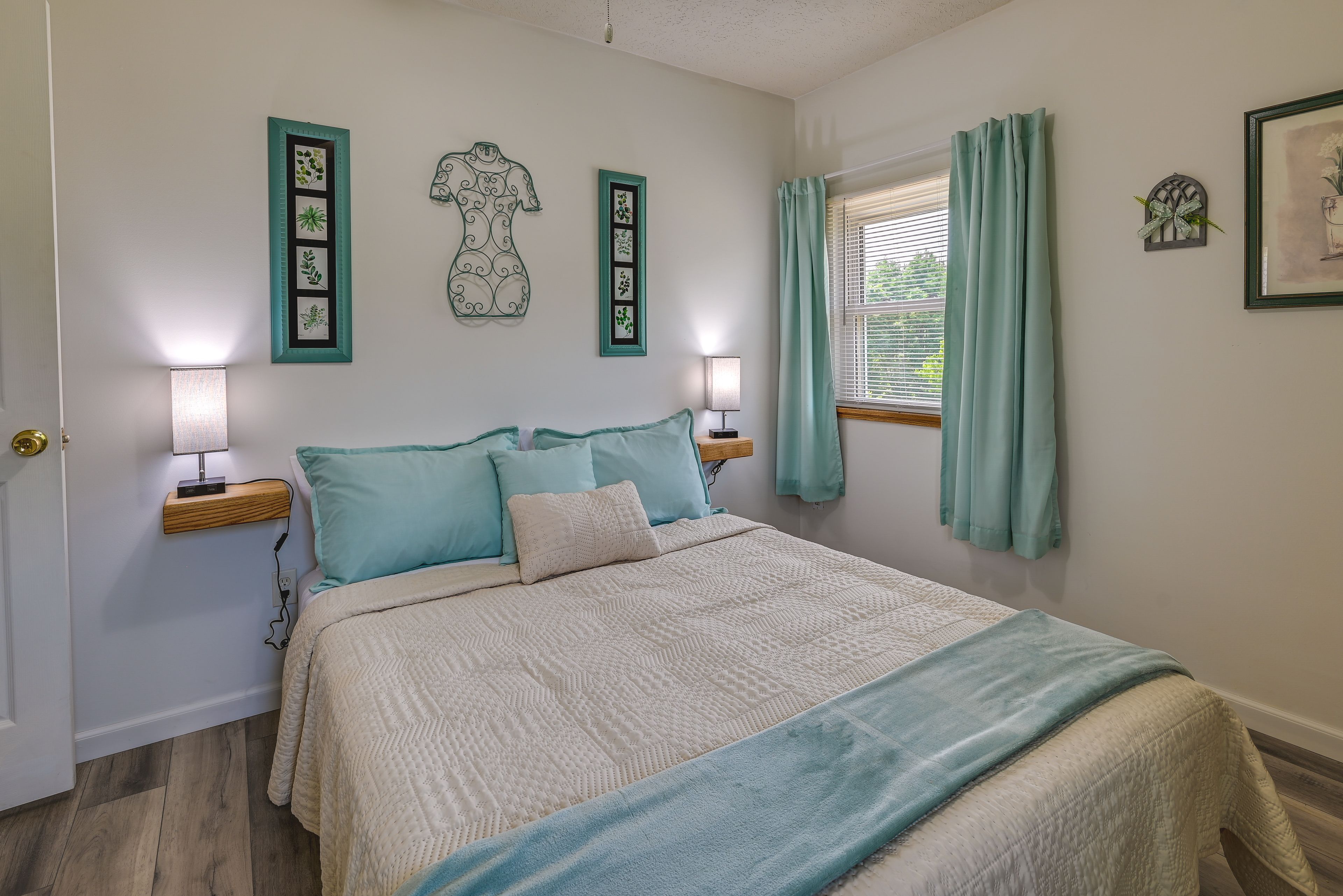 Bedroom 1 | Queen Bed | Linens Provided
