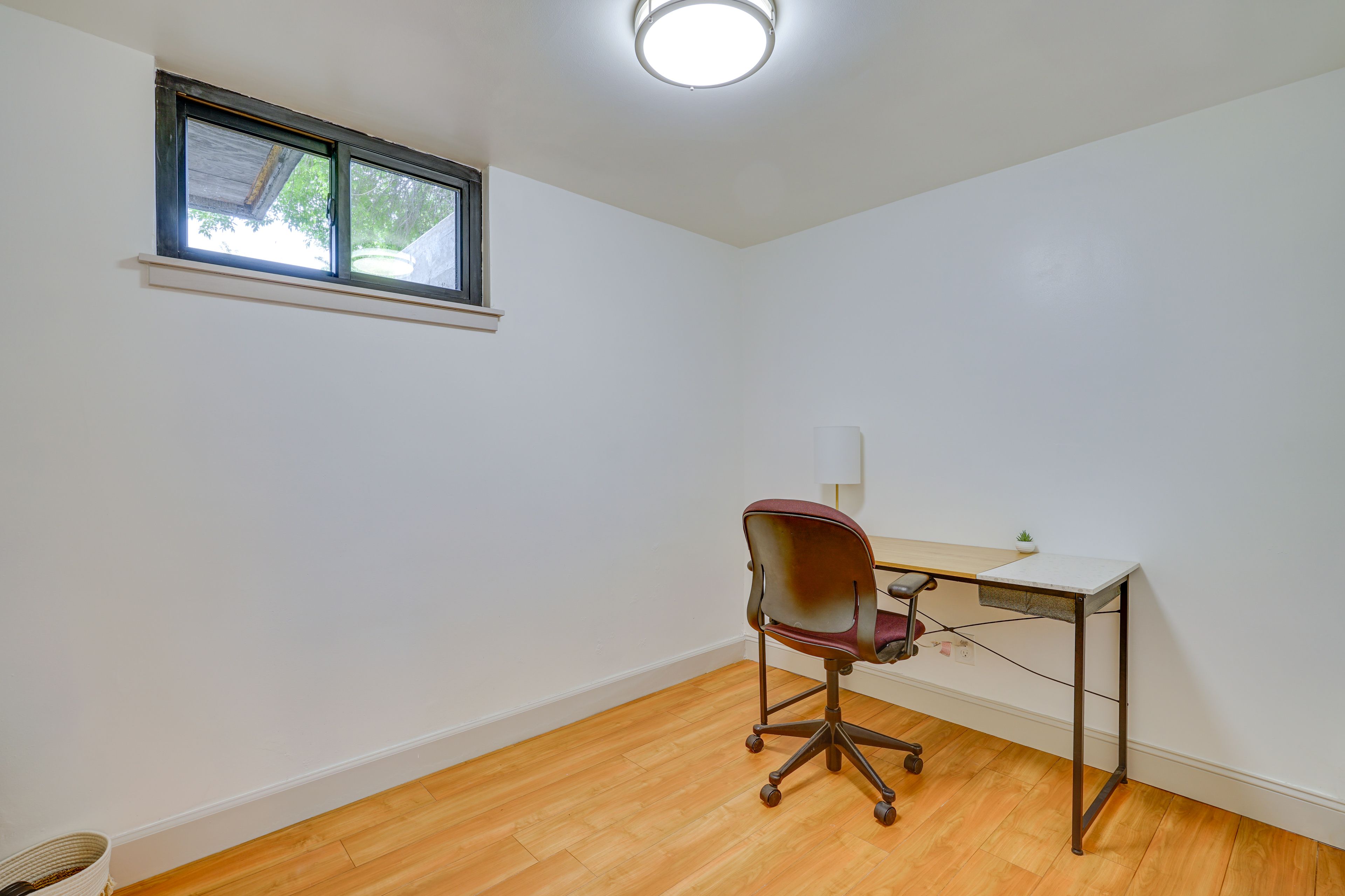 Home Office | Laptop-Friendly Desk | Yoga Mat