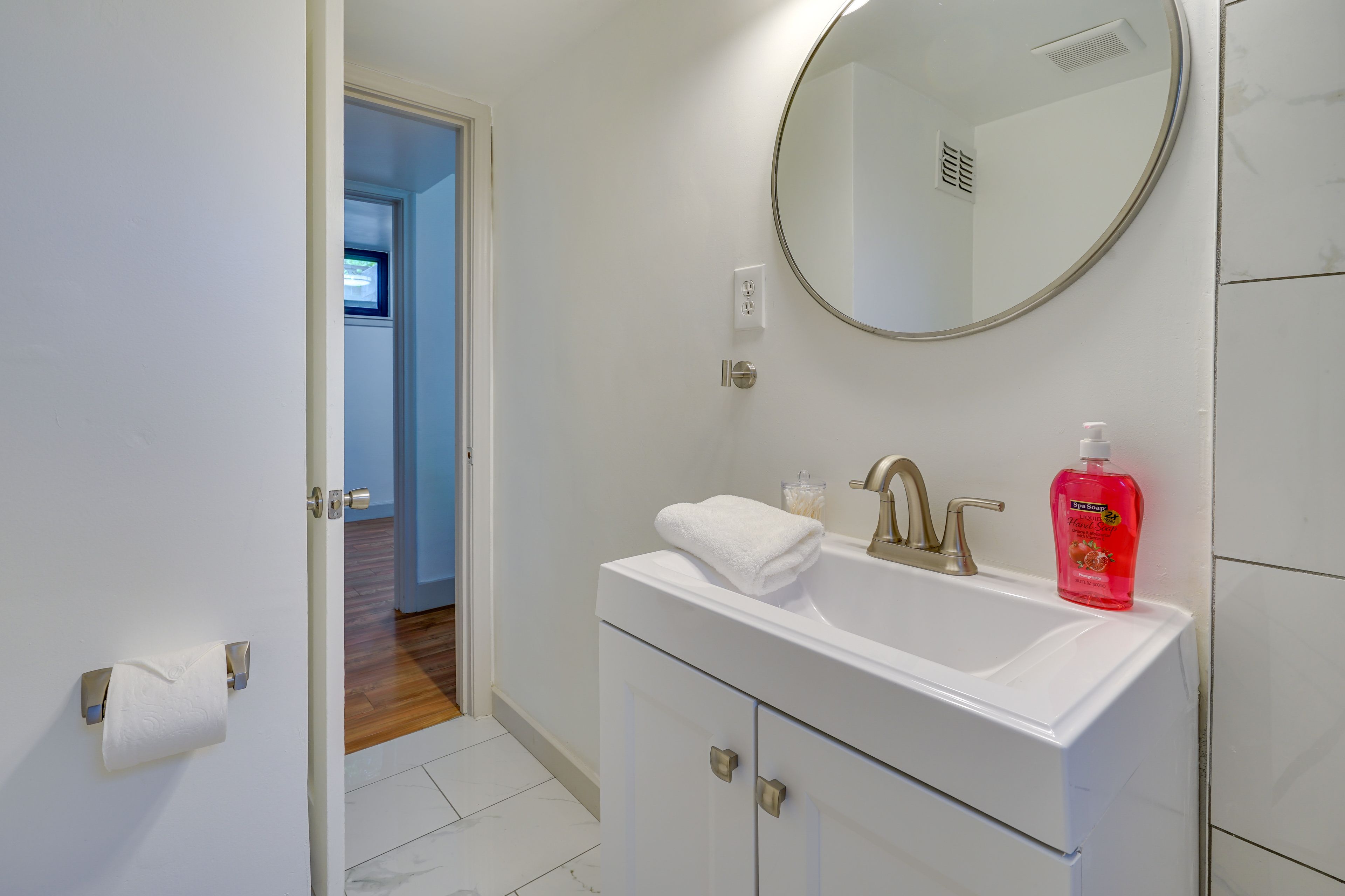 Full Bathroom | Complimentary Toiletries | Hair Dyer | Towels Provided