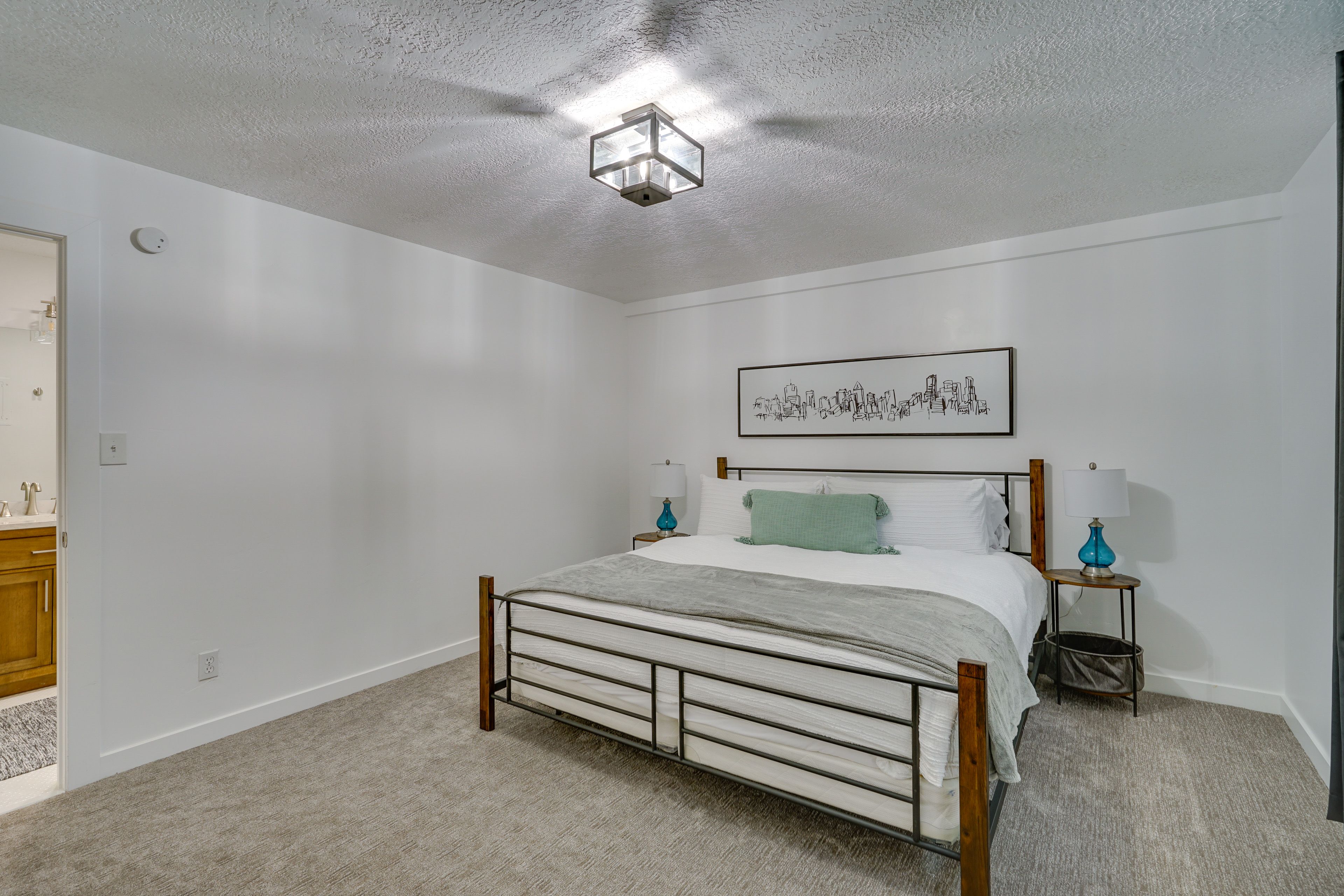 Bedroom | King Bed | Linens Provided