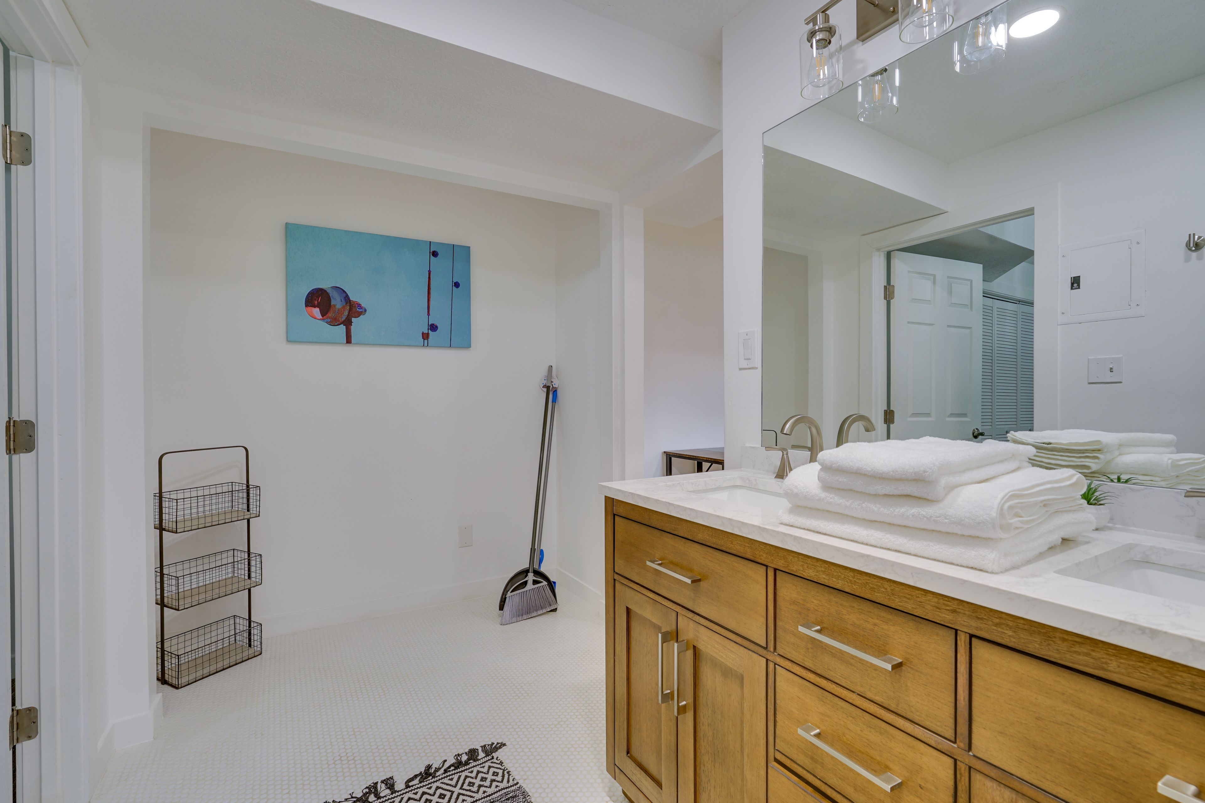 Full Bathroom | Complimentary Toiletries | Hair Dryer | Towels Provided