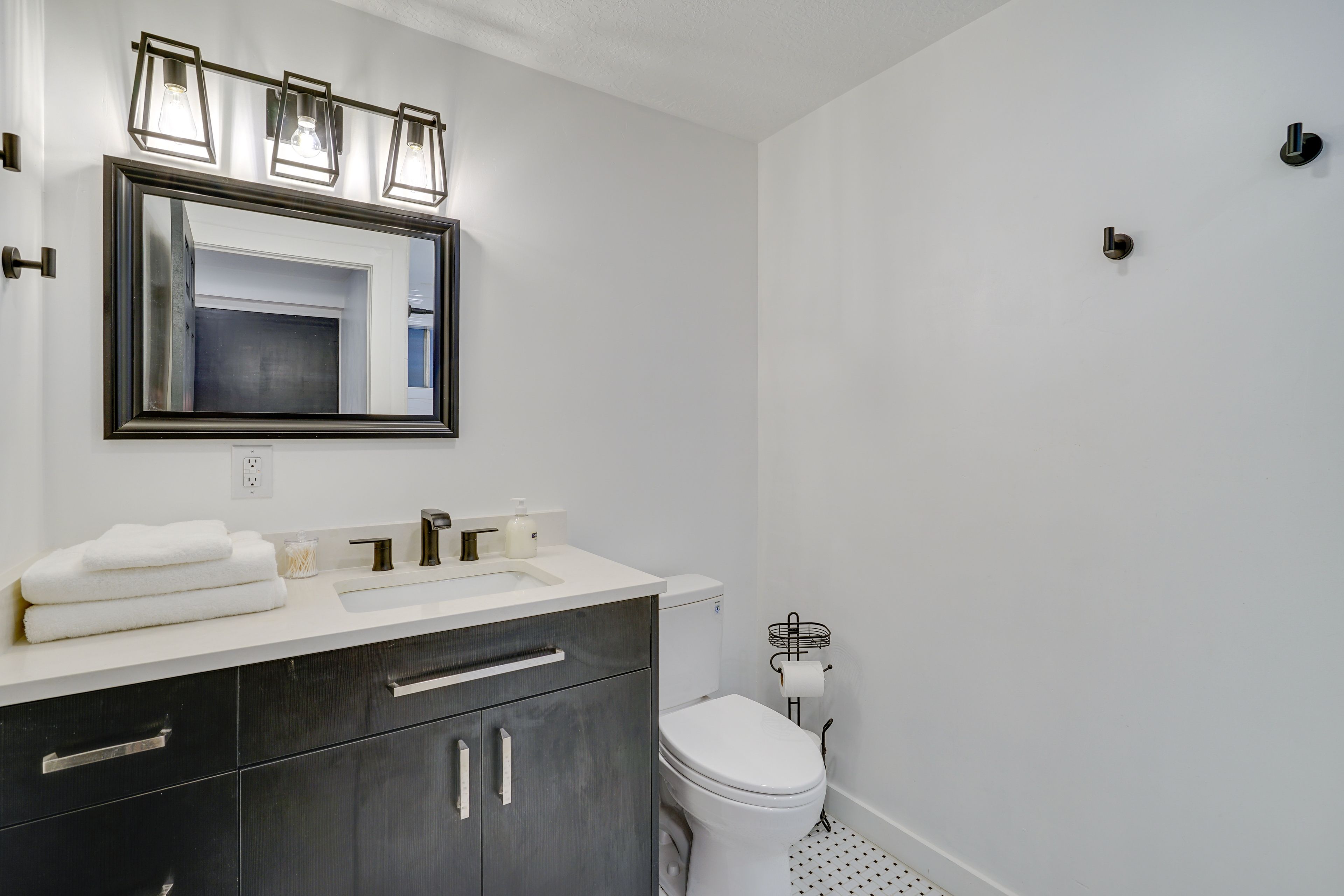 Full Bathroom | Complimentary Toiletries | Hair Dryer | Towels Provided