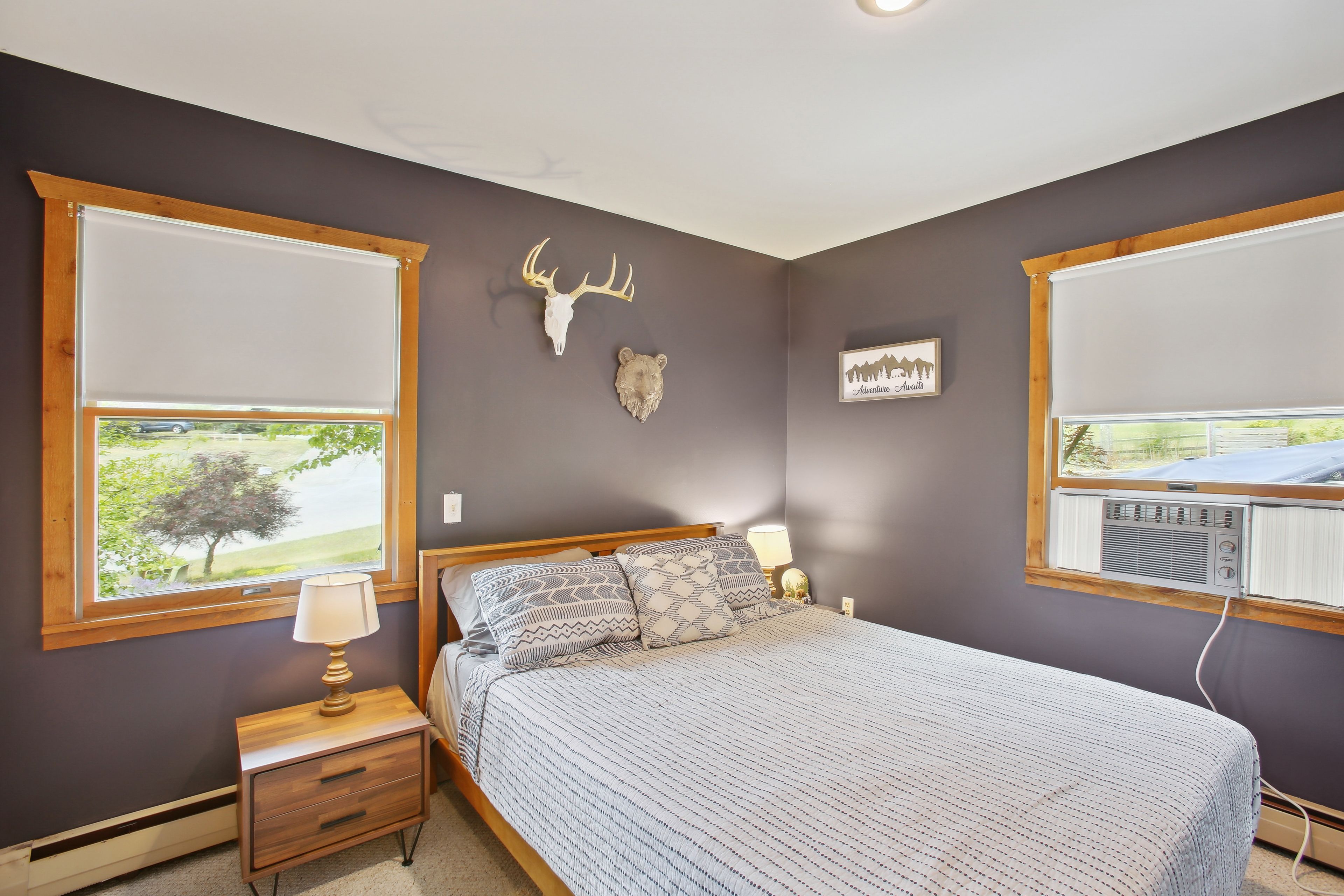 Bedroom 1 | Queen Bed | 1st Floor | Smart TV