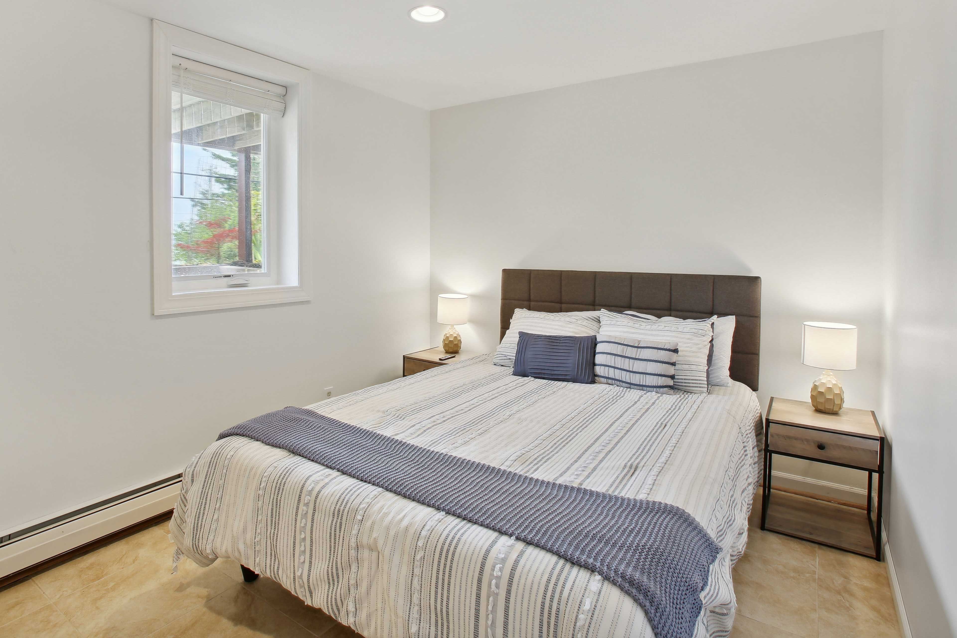 Bedroom 4 | Queen Bed | Lower Level | Smart TV
