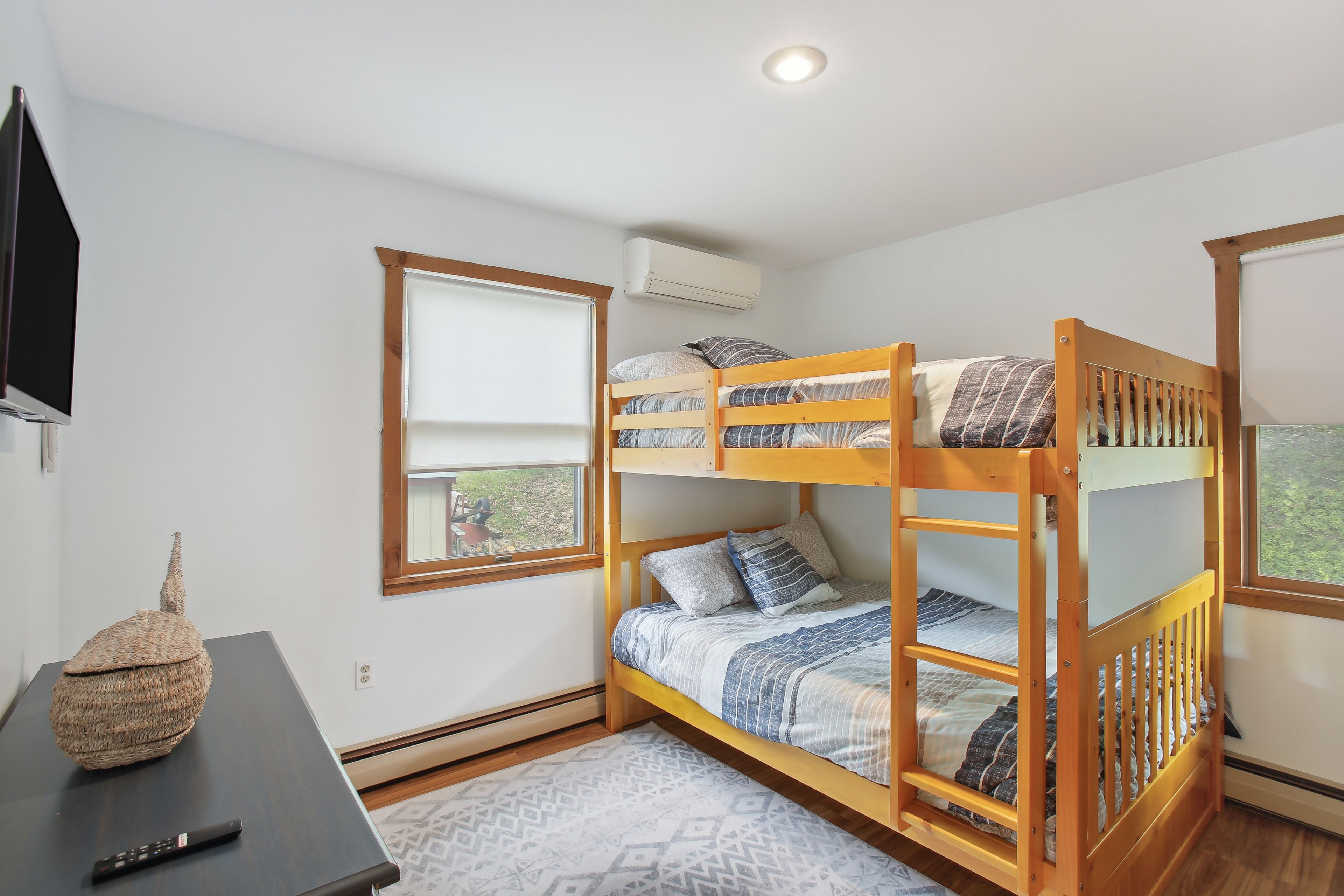 Bedroom 2 | Full Bunk Bed | 1st Floor | Smart TV