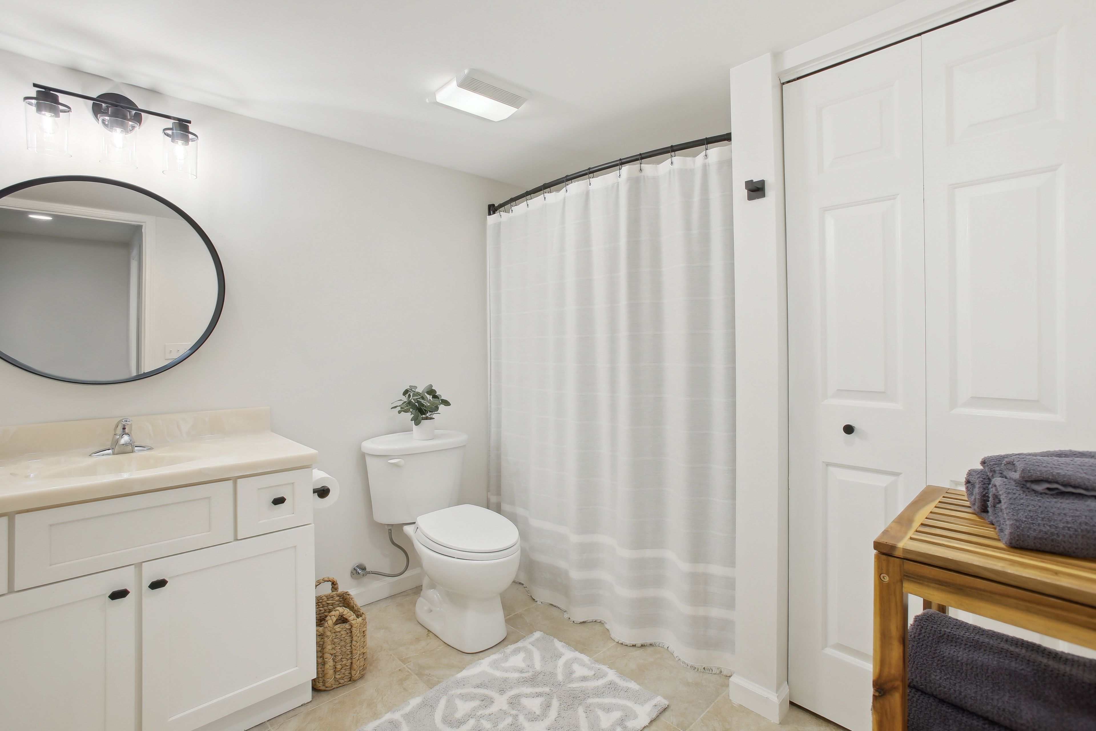 Full Bathroom | Lower Level
