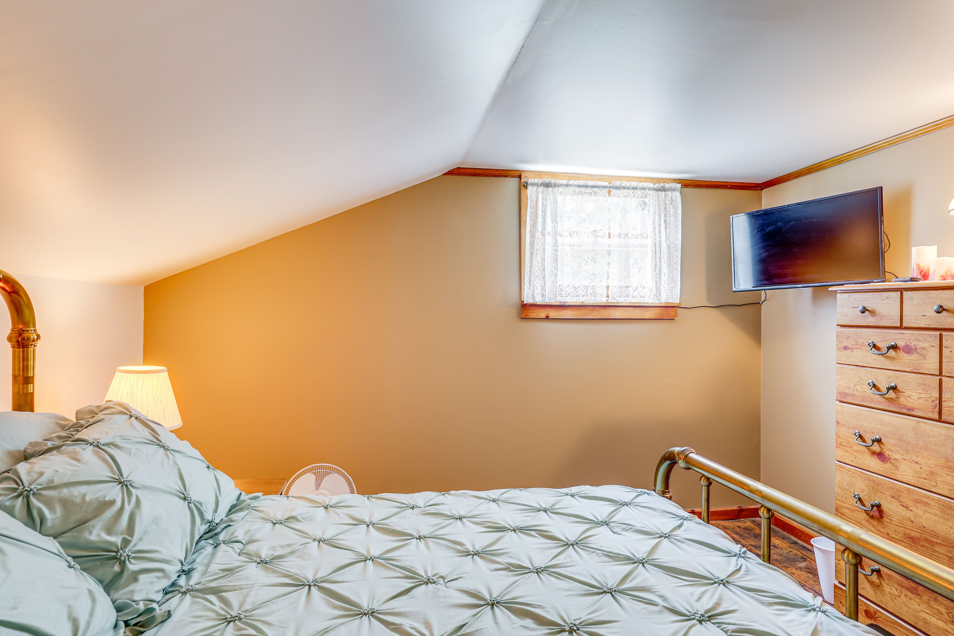 Bedroom 2 | Full Bed | 2nd Floor | Linens Provided