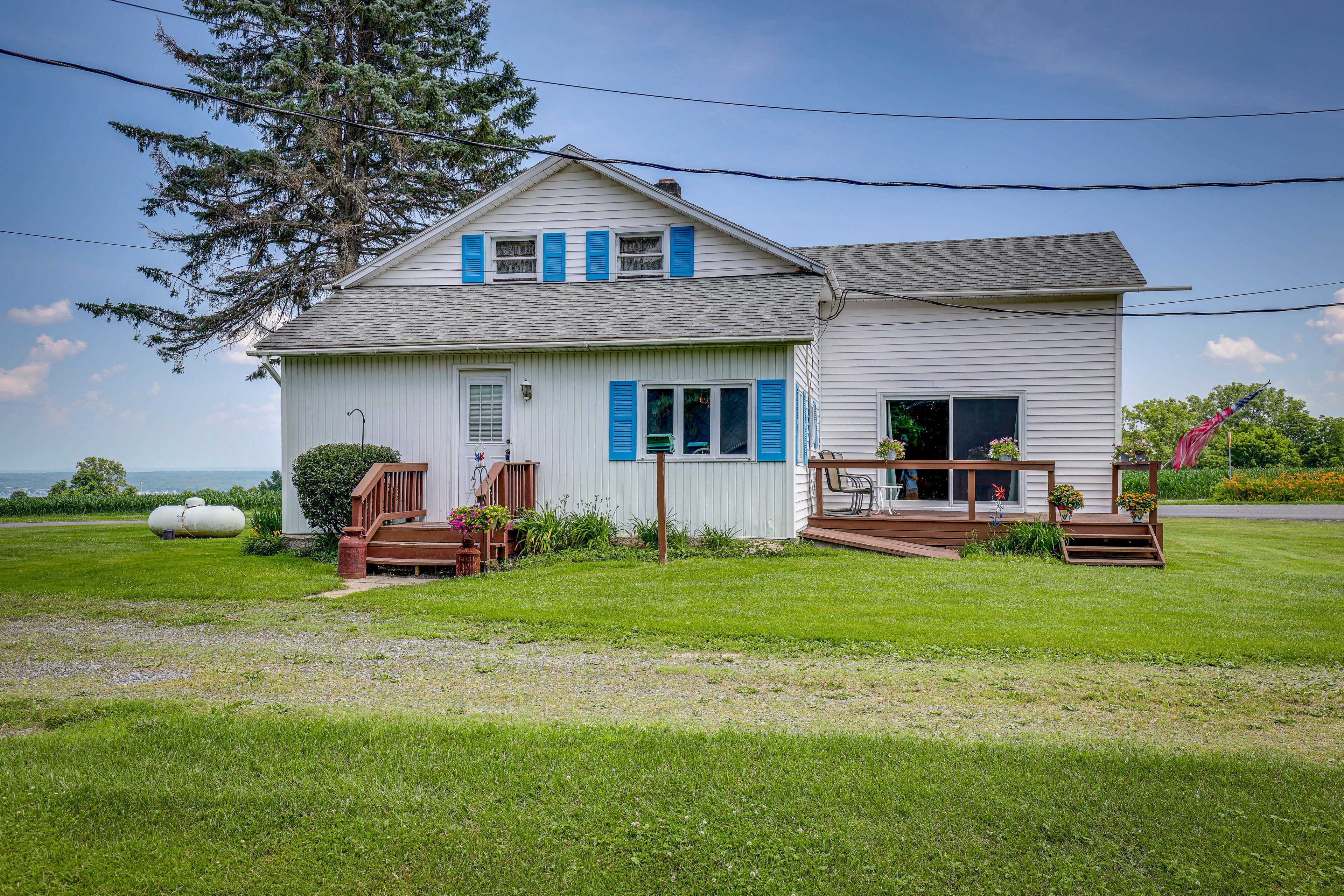 Home Exterior | Parking | Driveway (8 Vehicles) | RV/Trailer Parking Allowed