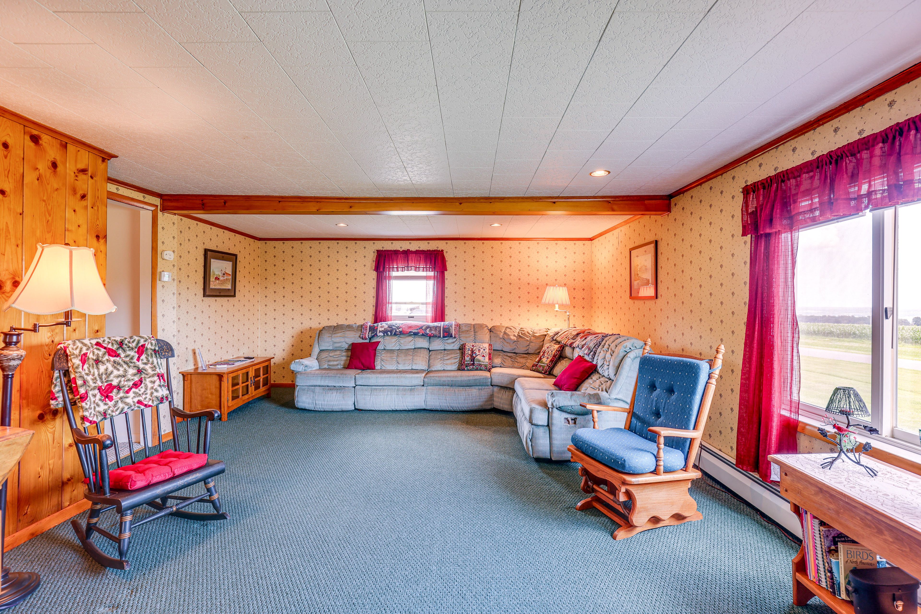 Living Room | Full Sleeper Sofa | 1st Floor | Books | Smart TV