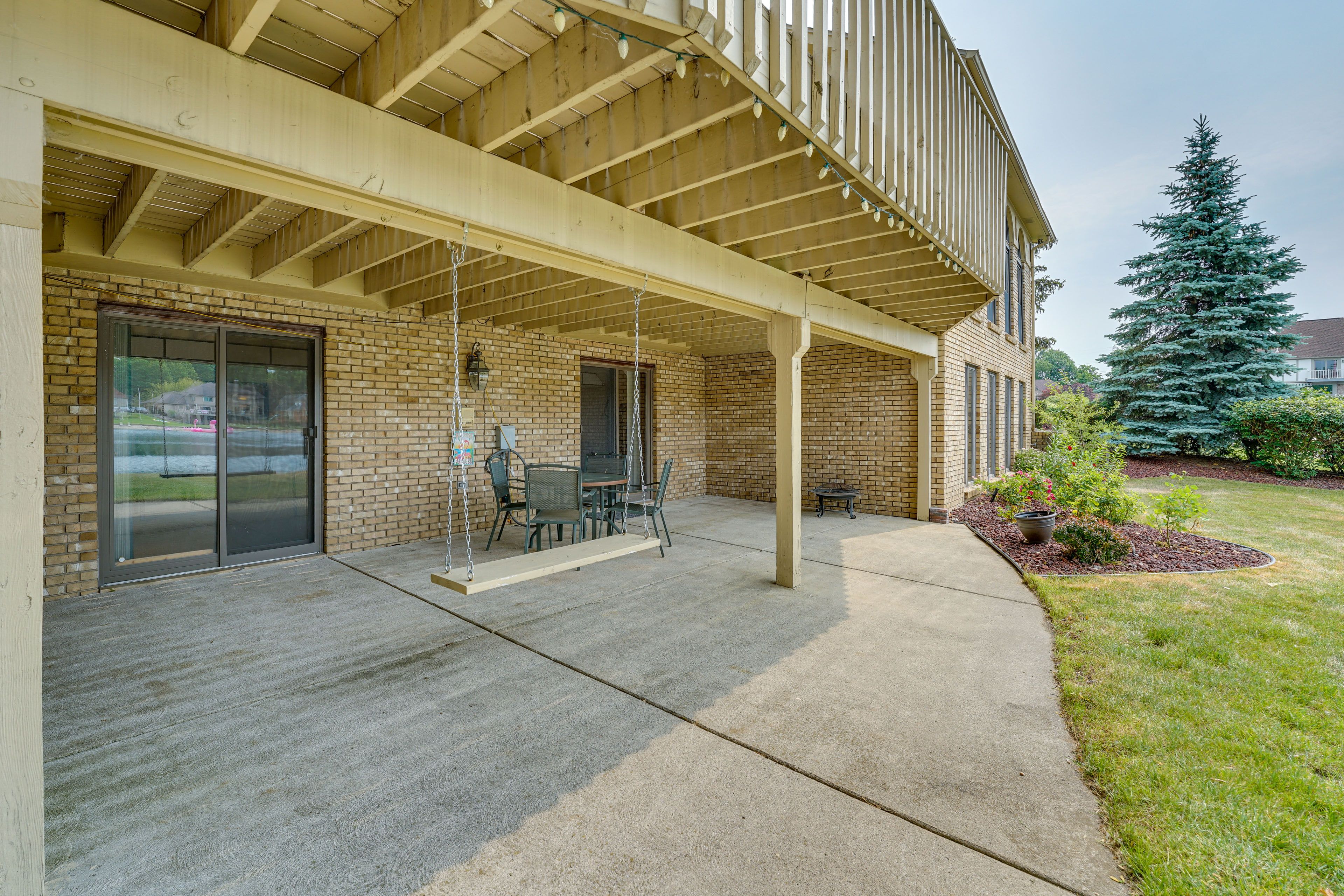 Private Patio | Gas Grill | Fire Pit