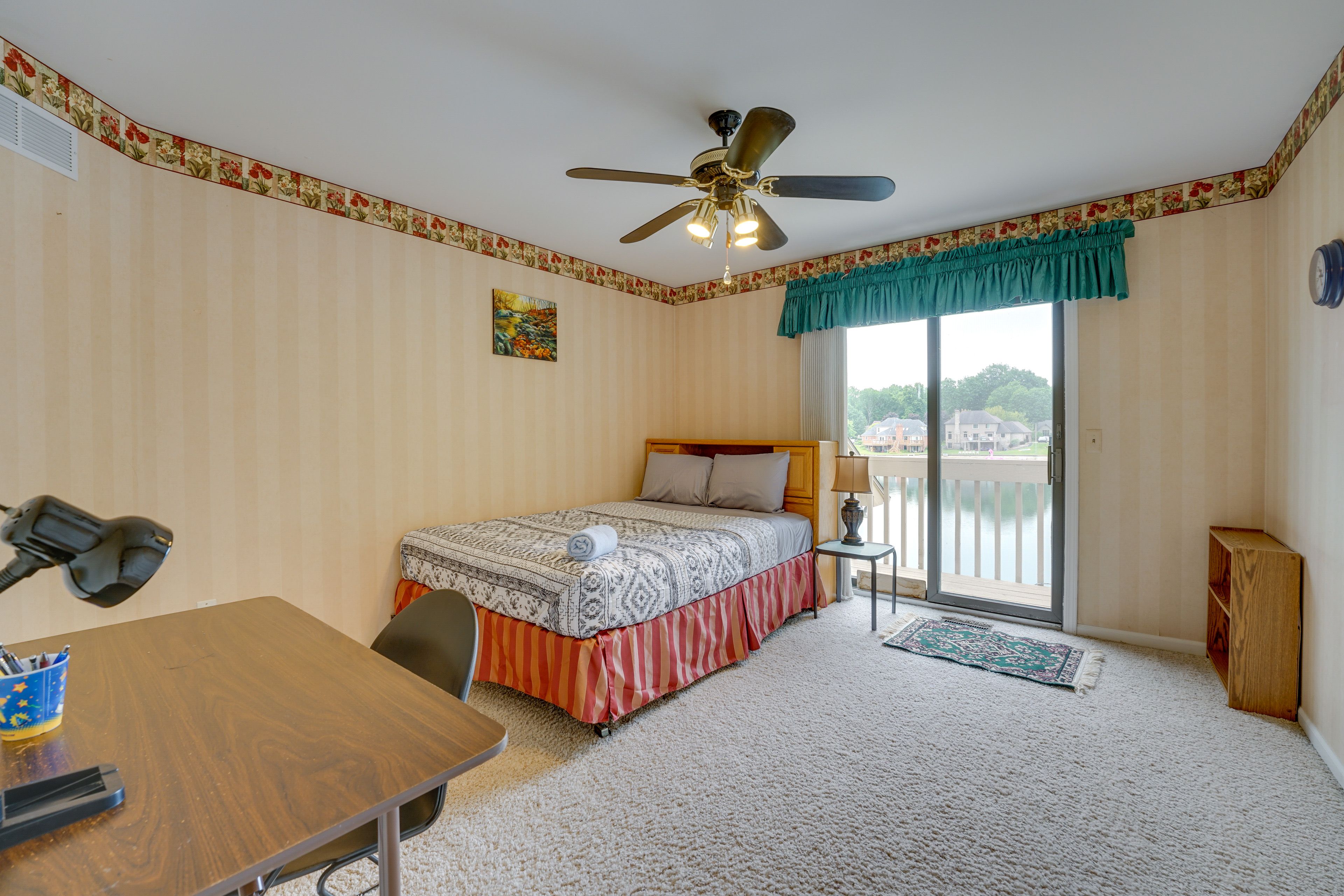 Bedroom 2 | Queen Bed | Desk Workspace