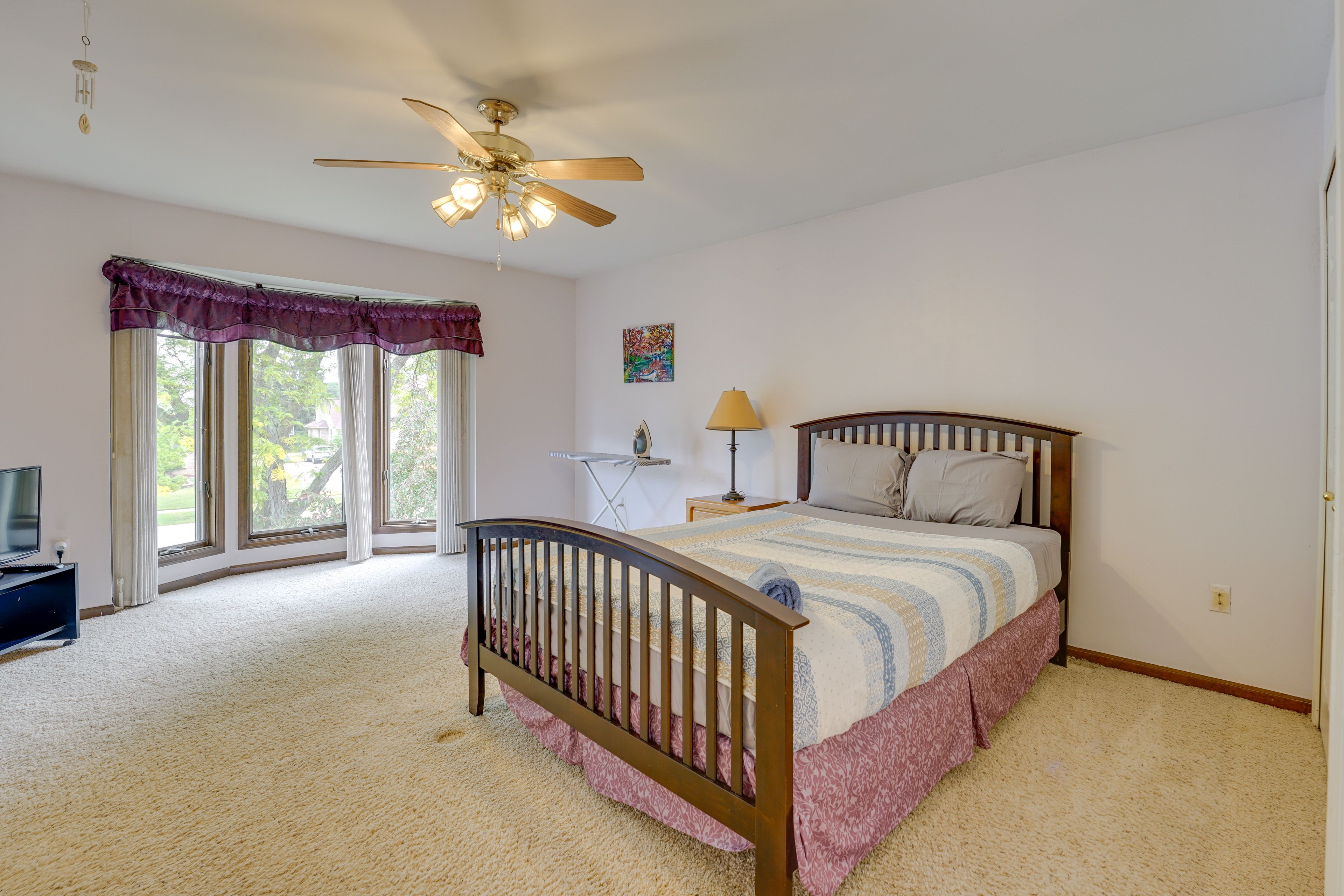 Bedroom 1 | Queen Bed