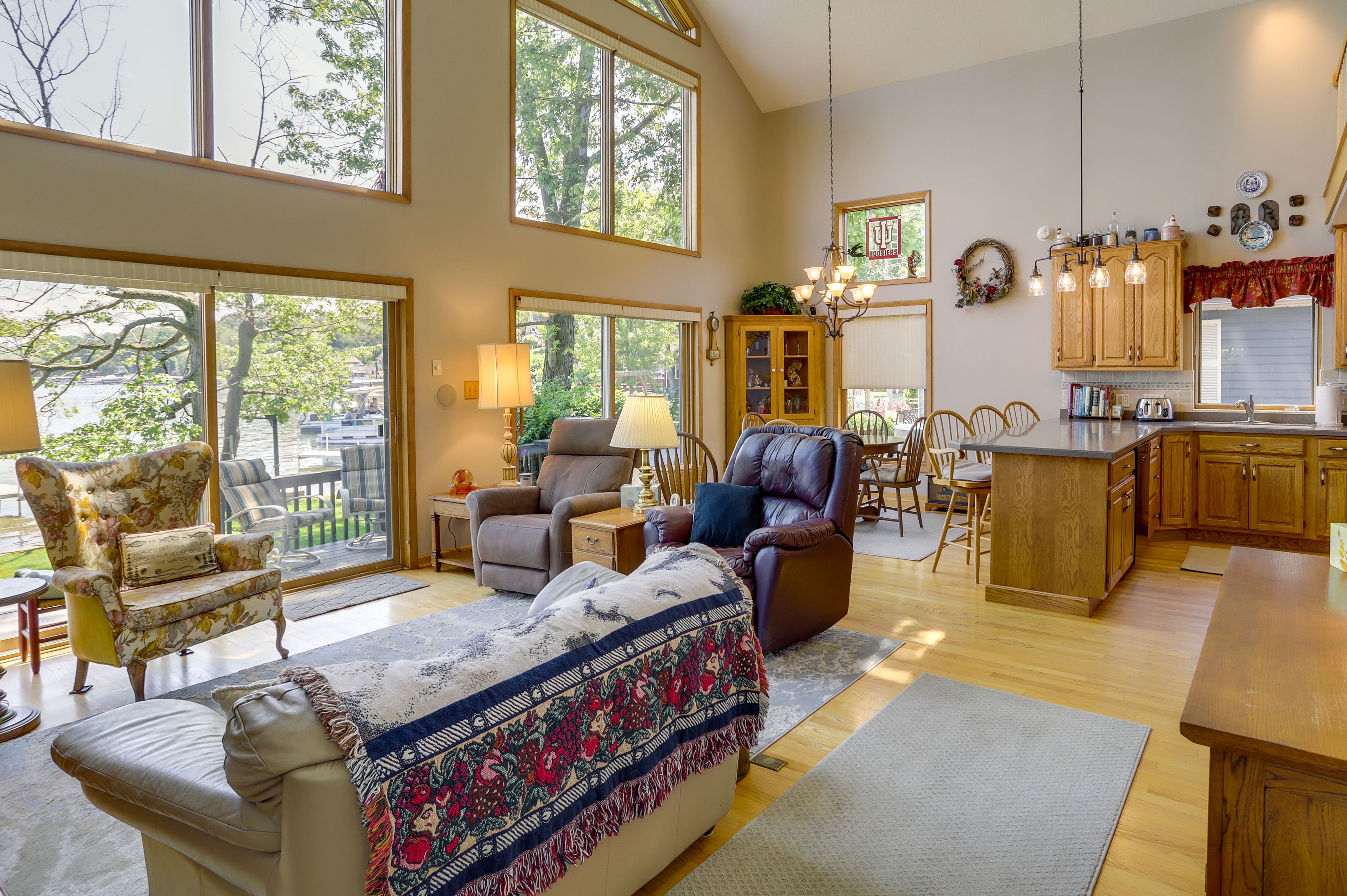 Vandalia Vacation Rental | 2BR | 2.5BA | 1,000 Sq Ft | Stairs to Access
