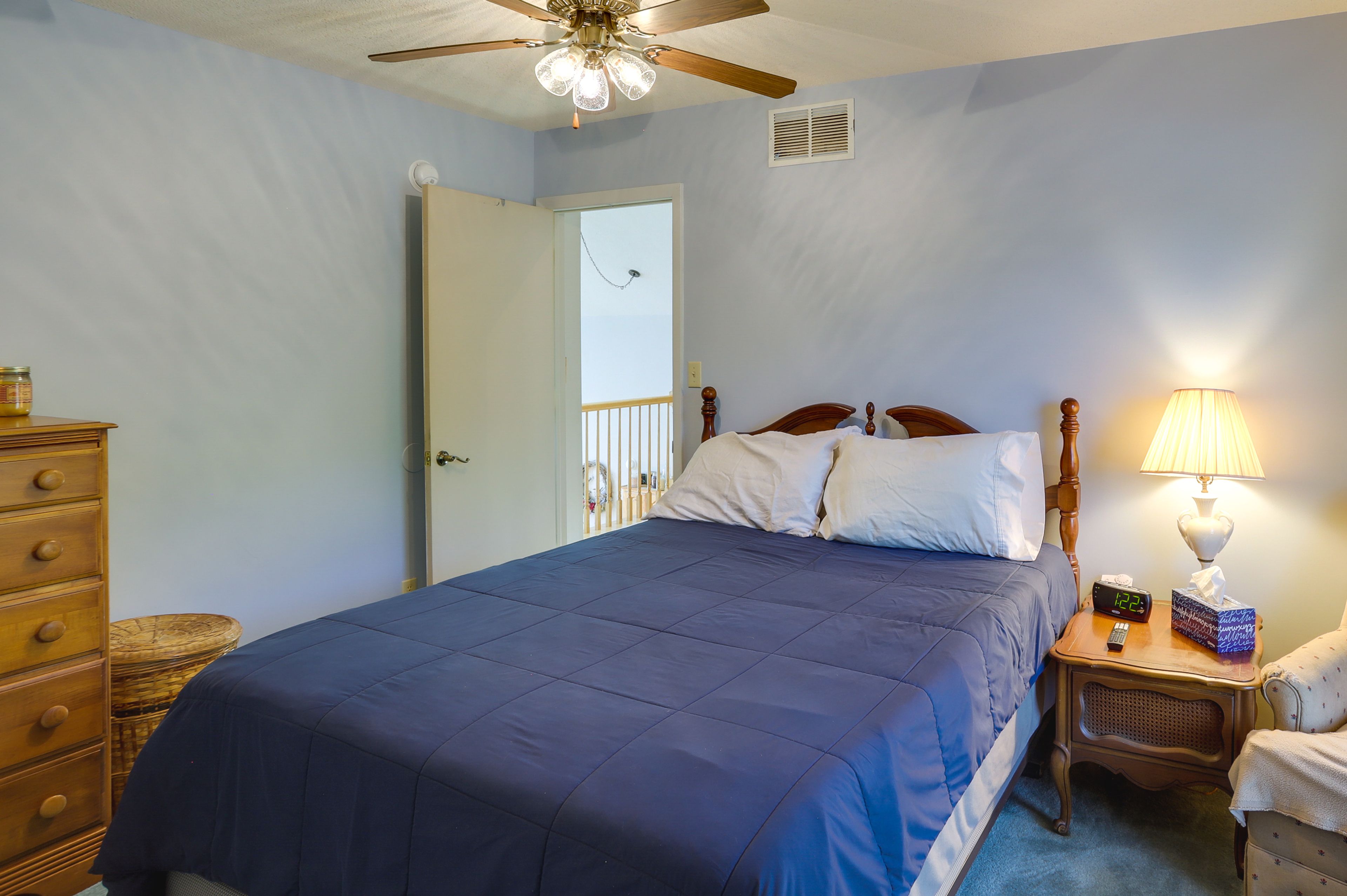 Bedroom 2 | Queen Bed | Hangers