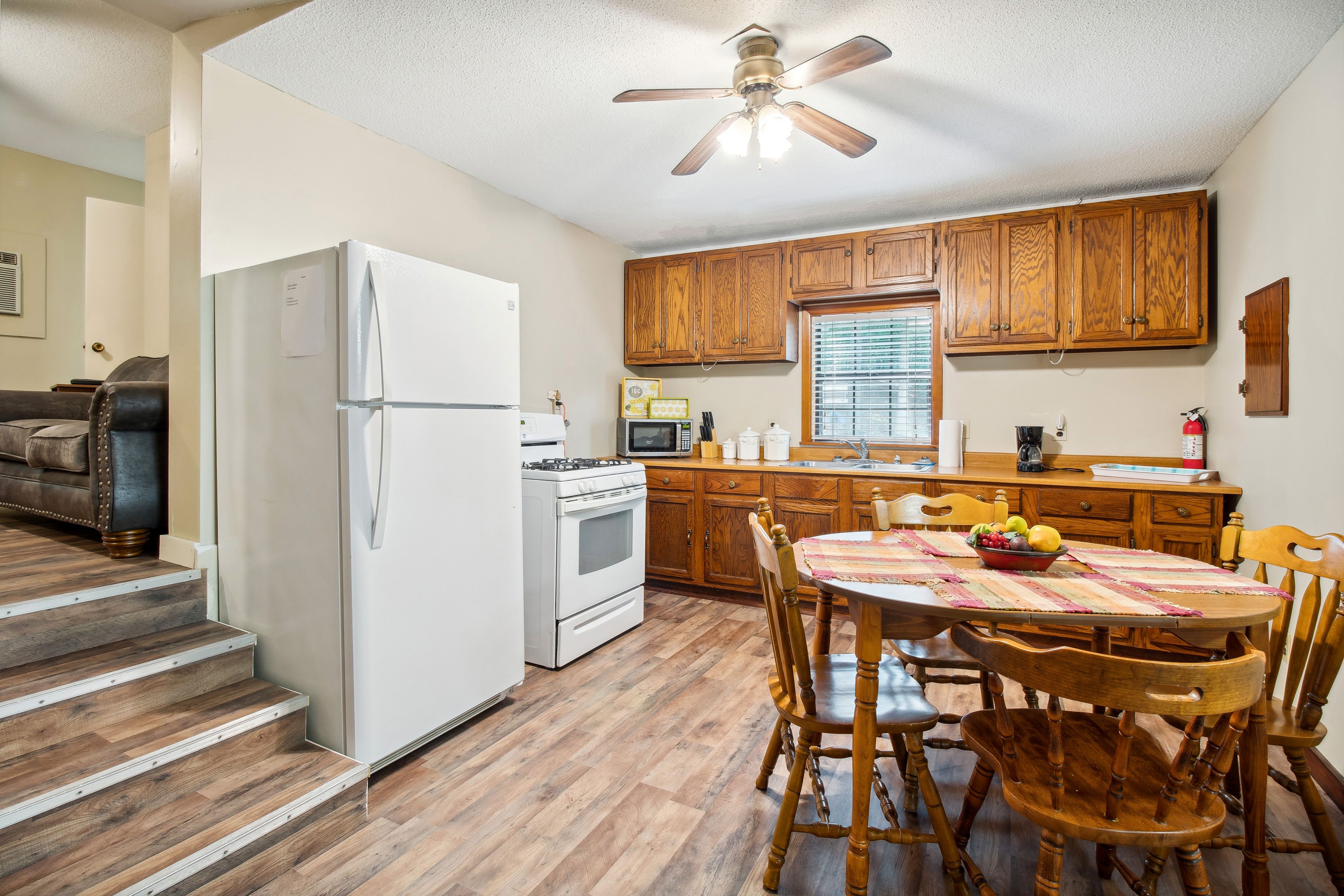 Kitchen & Dining Area