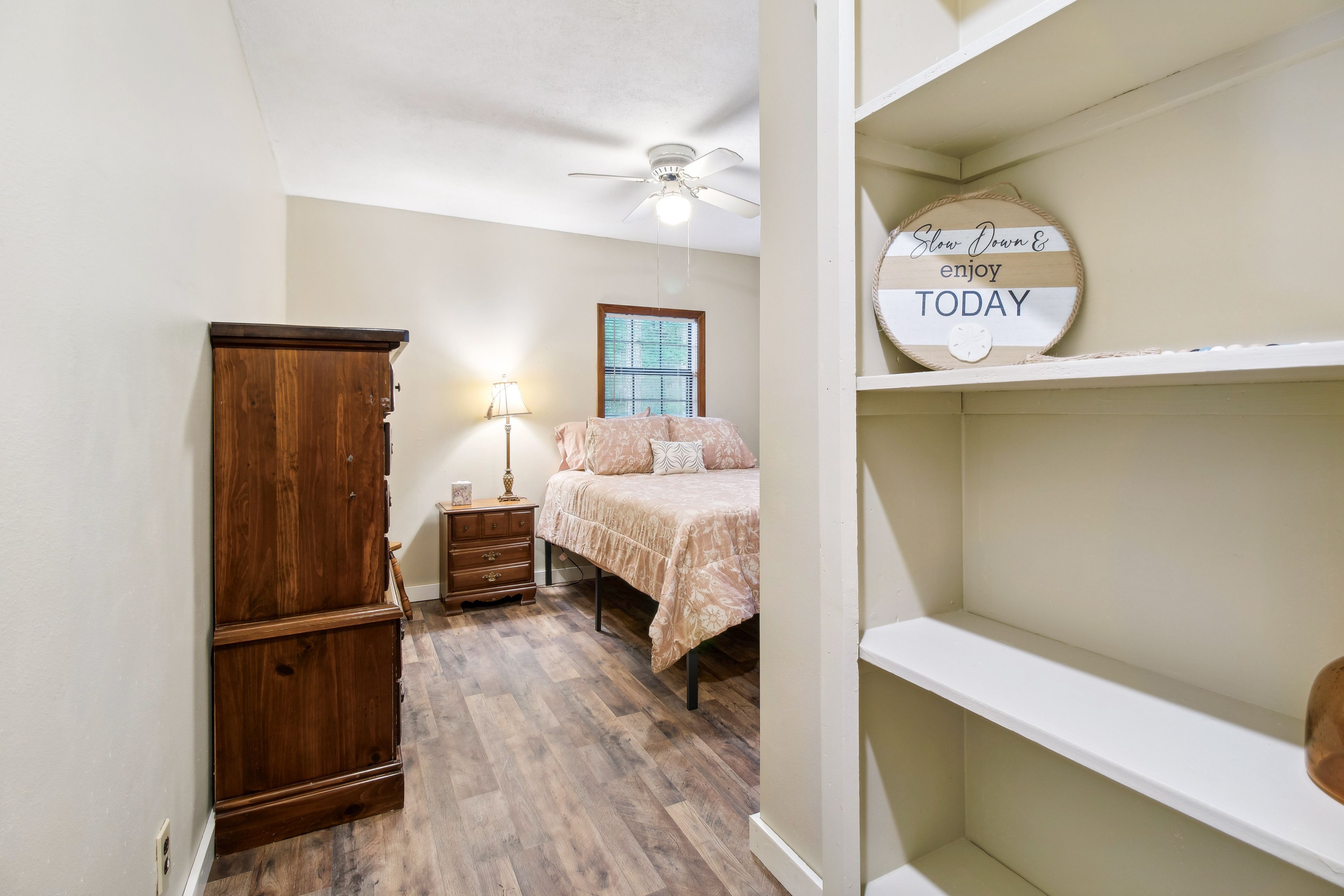 Bedroom 2 | Queen Bed