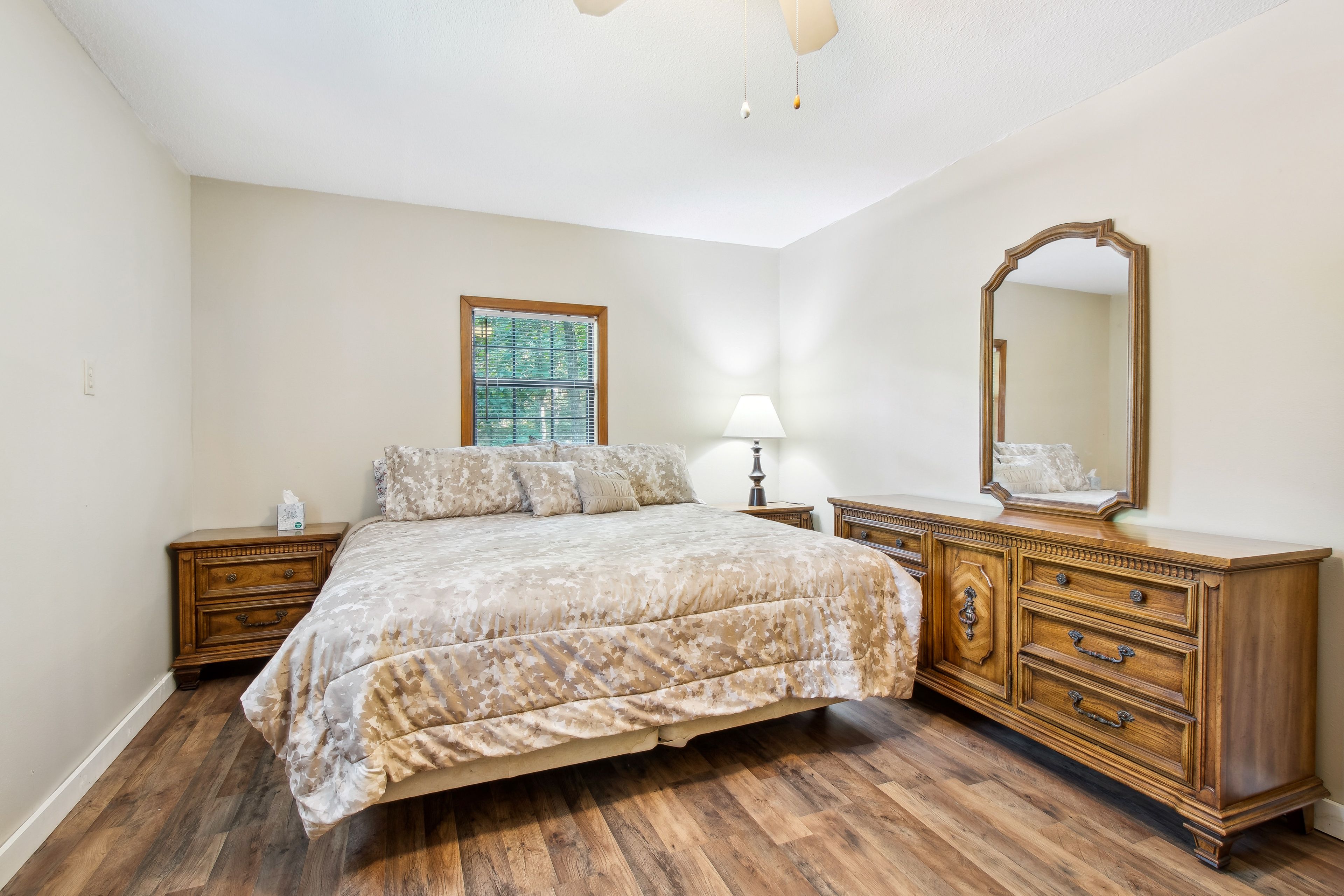 Bedroom 1 | King Bed
