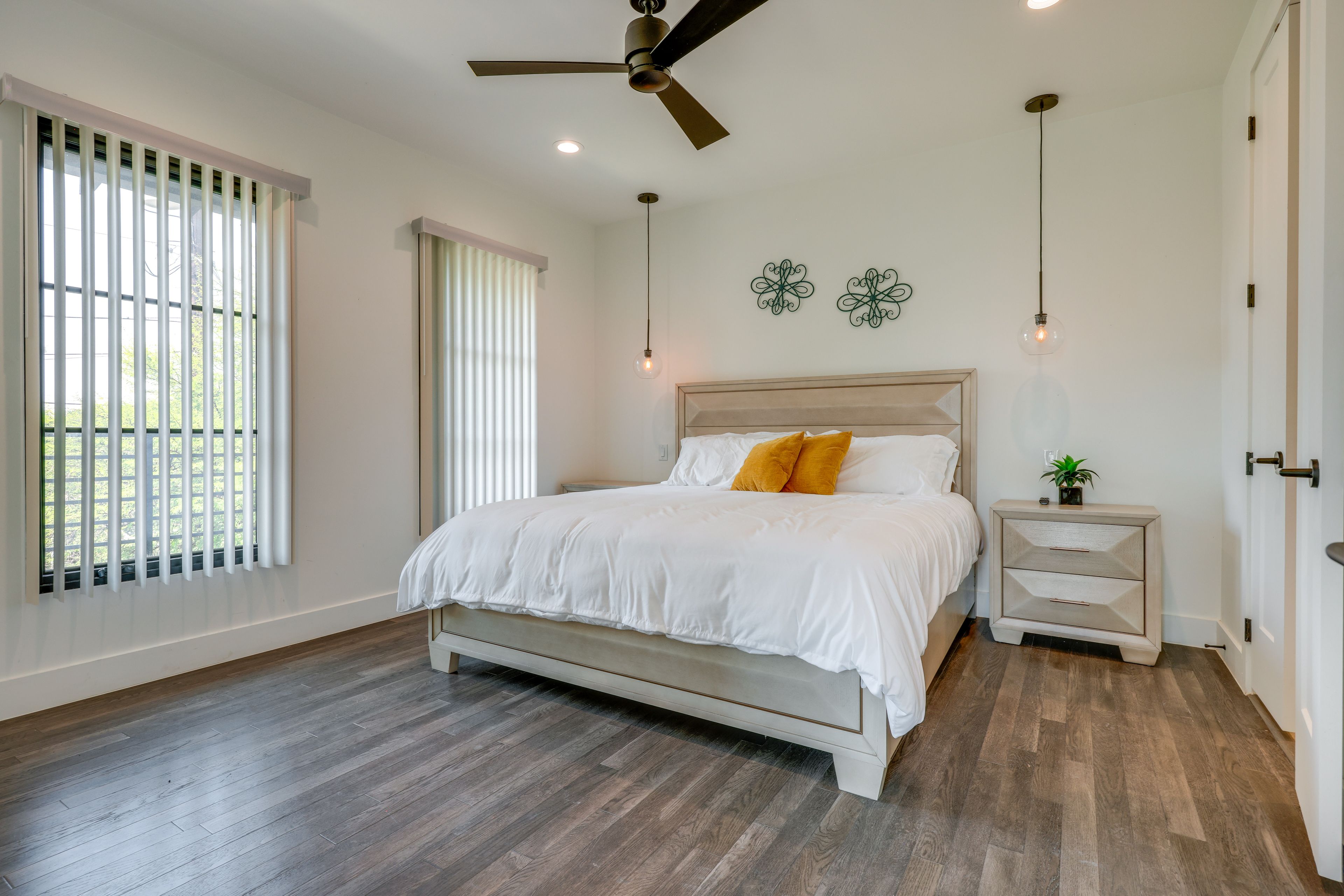 Bedroom Suite | King Bed | Smart TV | En-Suite Bathroom