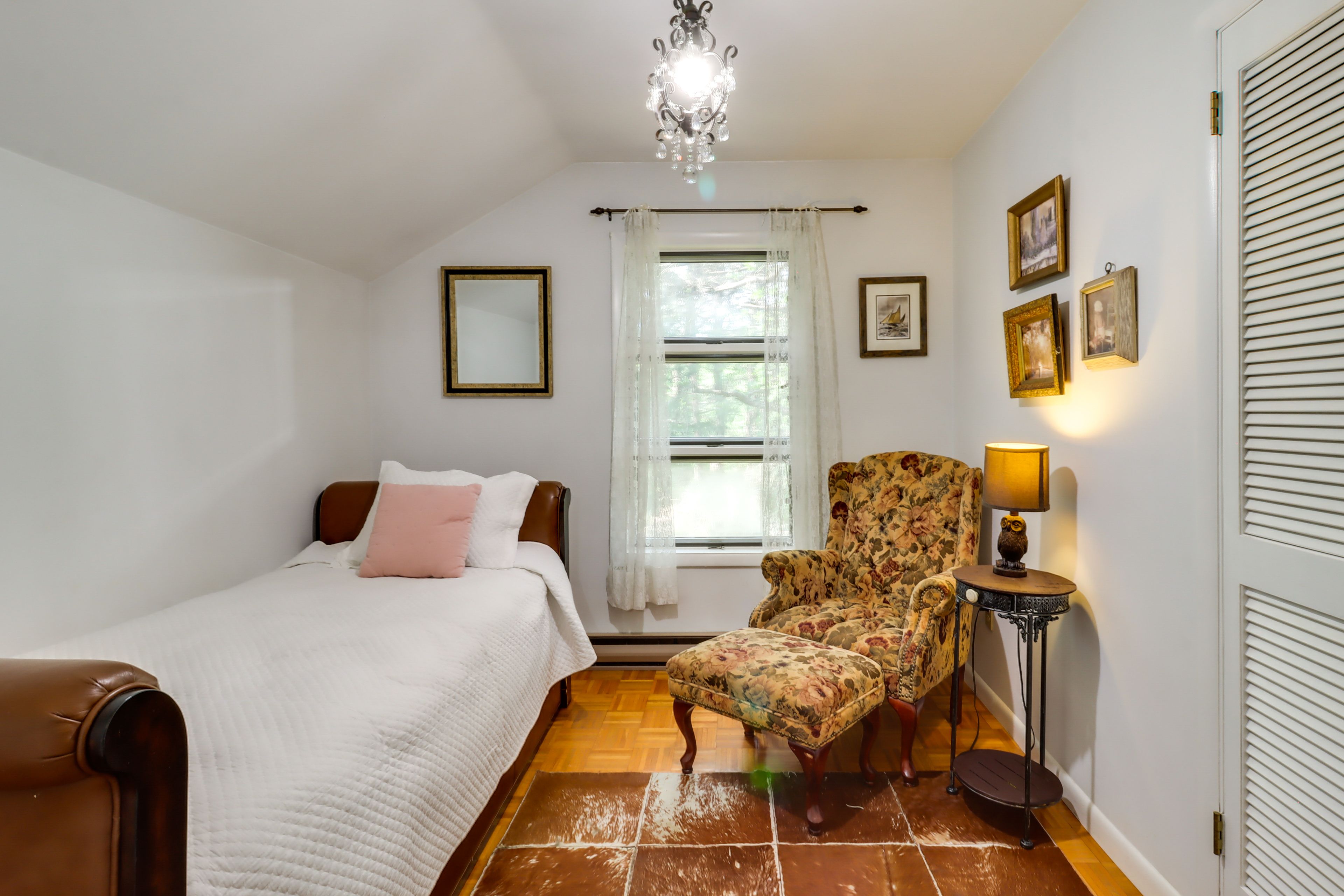 Den | Twin Daybed w/ Twin Trundle