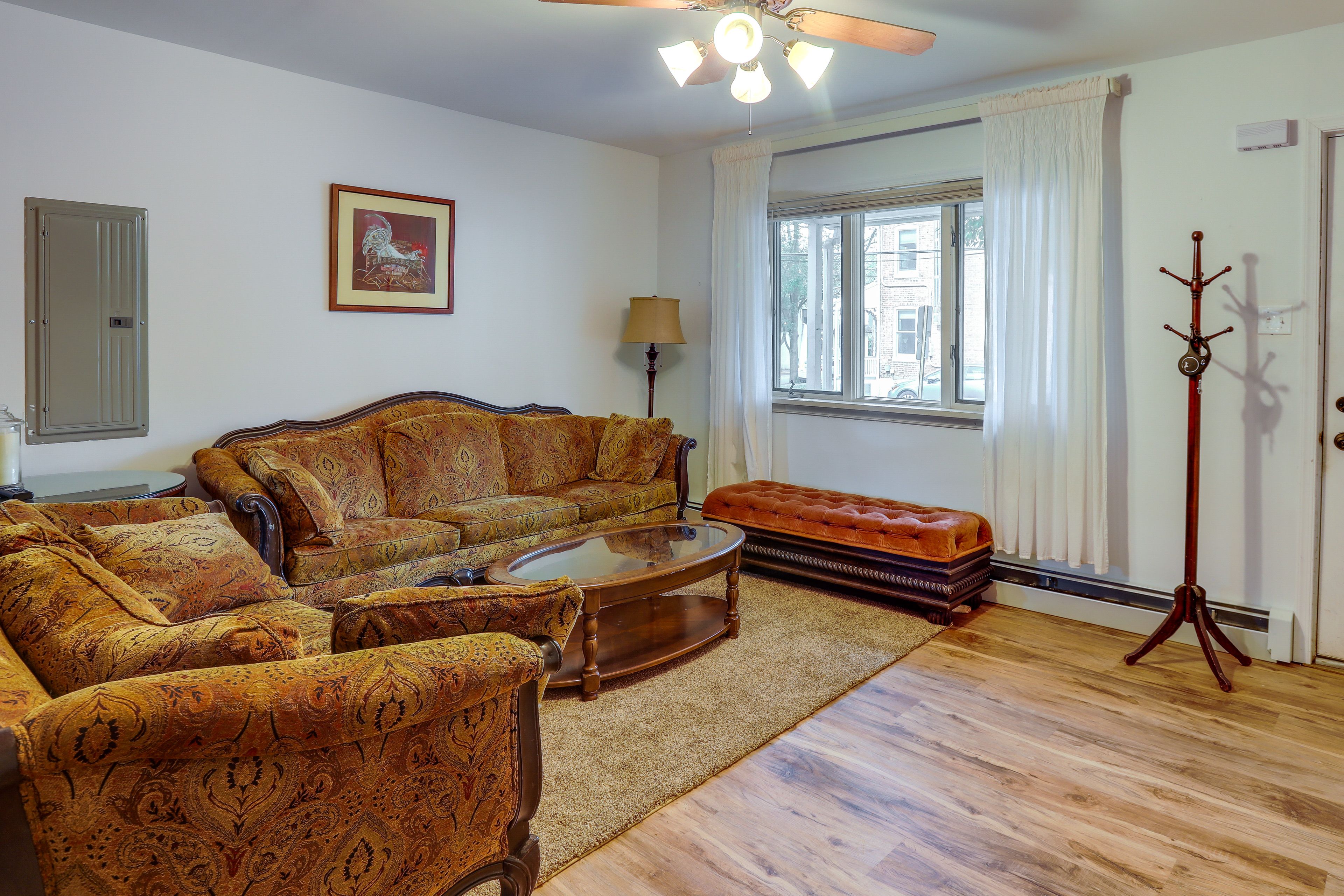 Living Room | Smart TV | Free WiFi