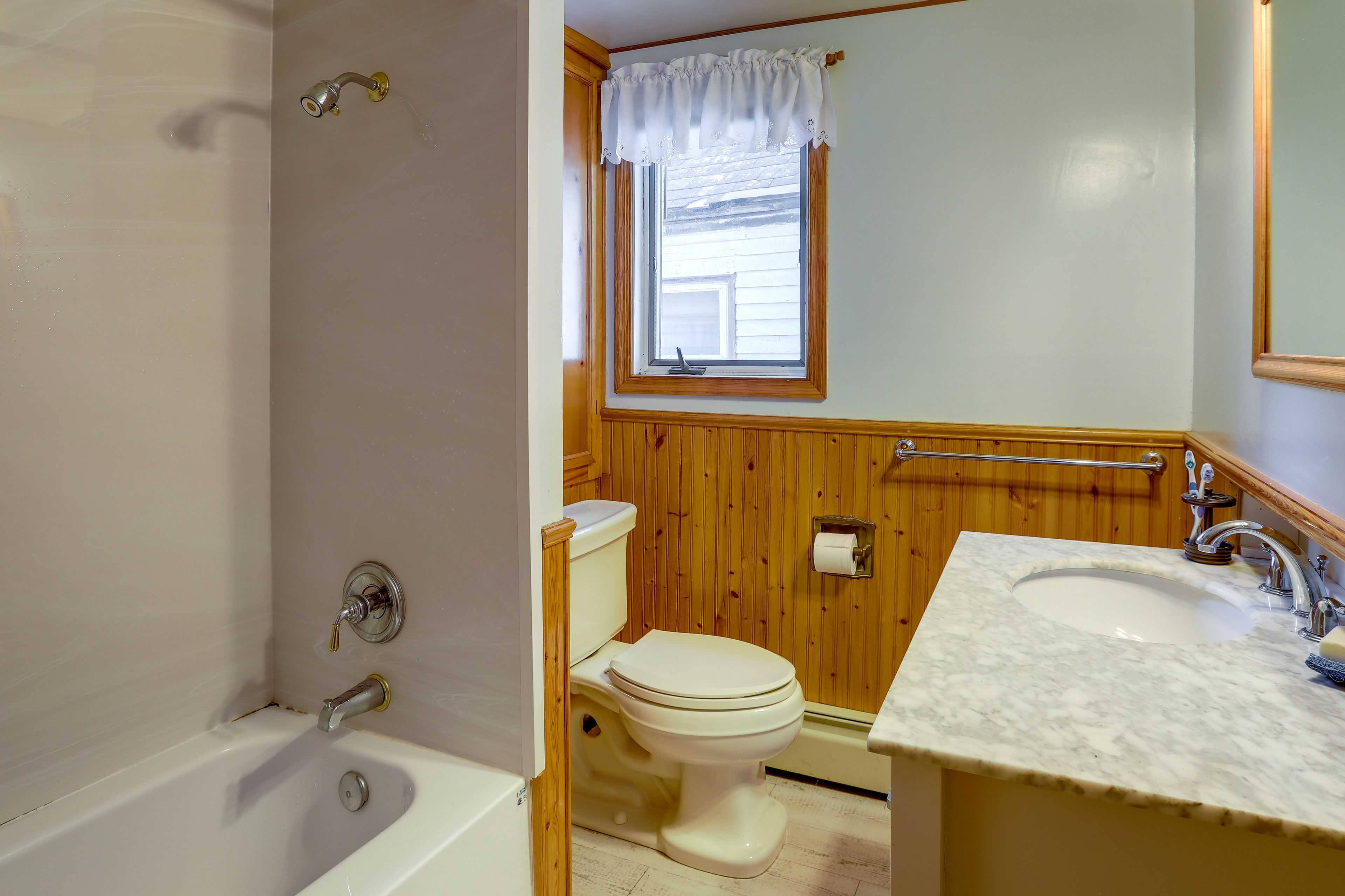 Full Bath | Towels | Hair Dryer | Complimentary Toiletries