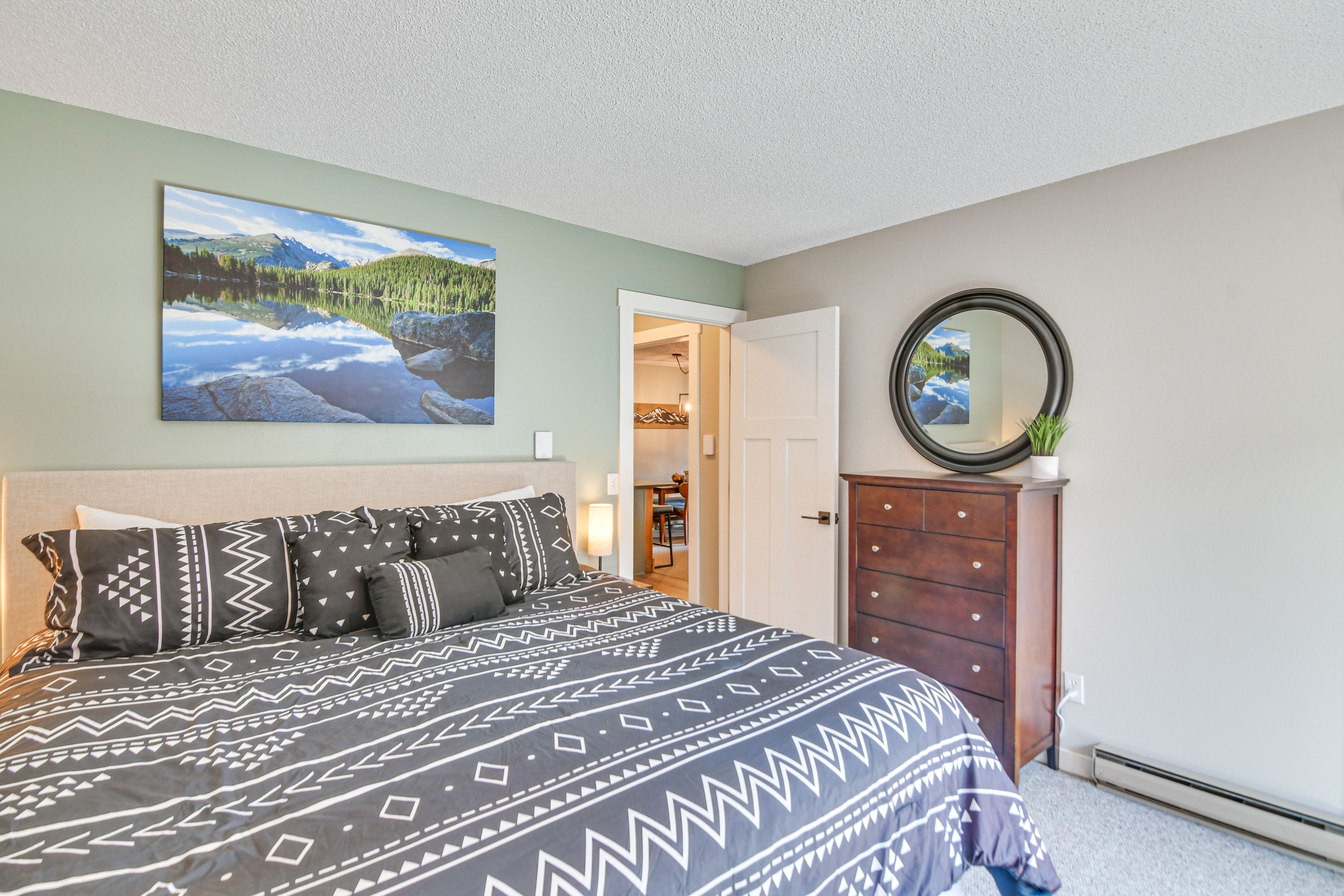 Bedroom 1 | King Bed