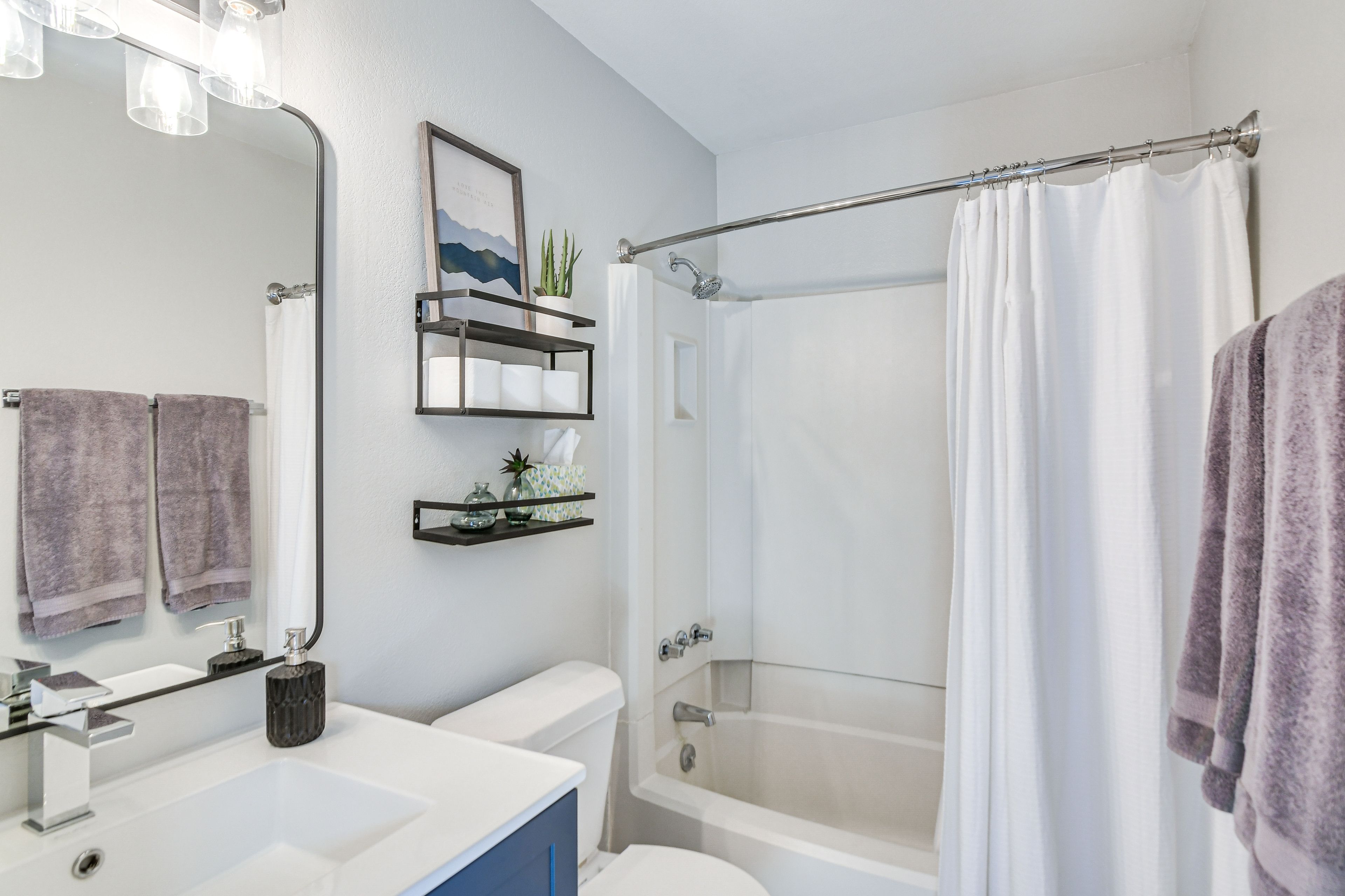 Full Bathroom | Complimentary Toiletries