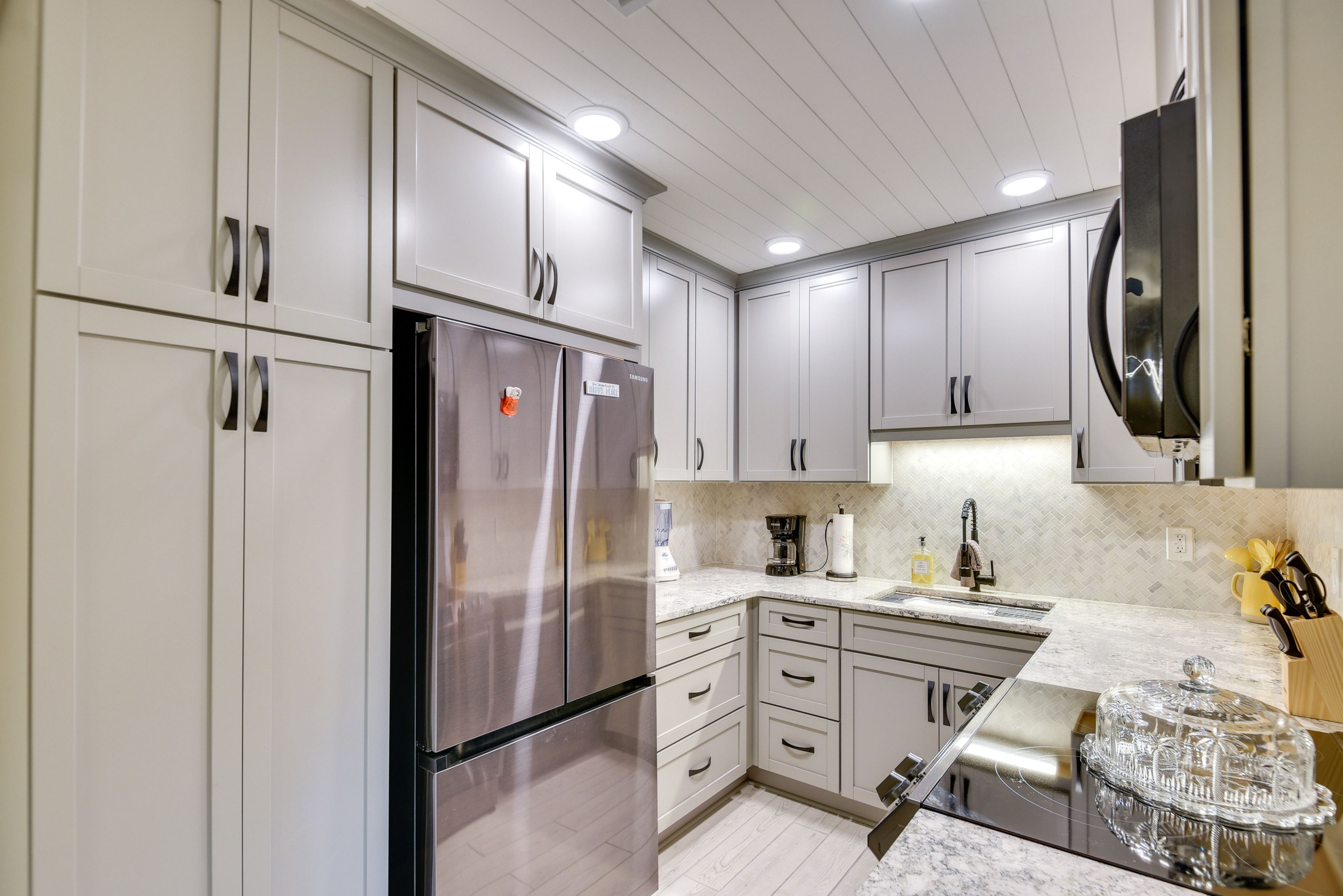 Kitchen | Coffee Maker | Dishwasher | Microwave