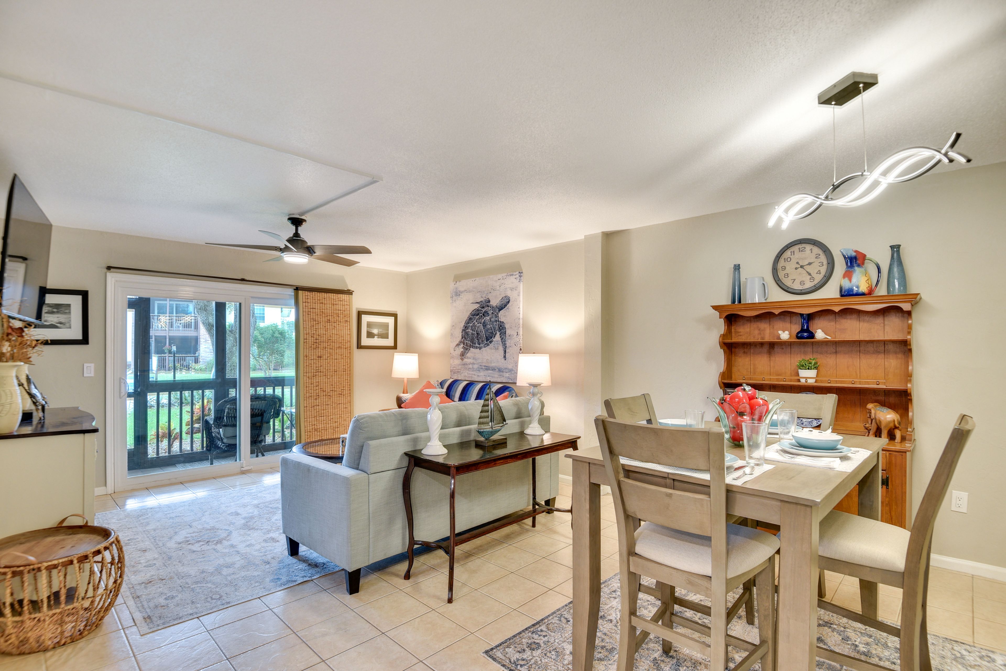 Dining Area | Dishes & Flatware Provided