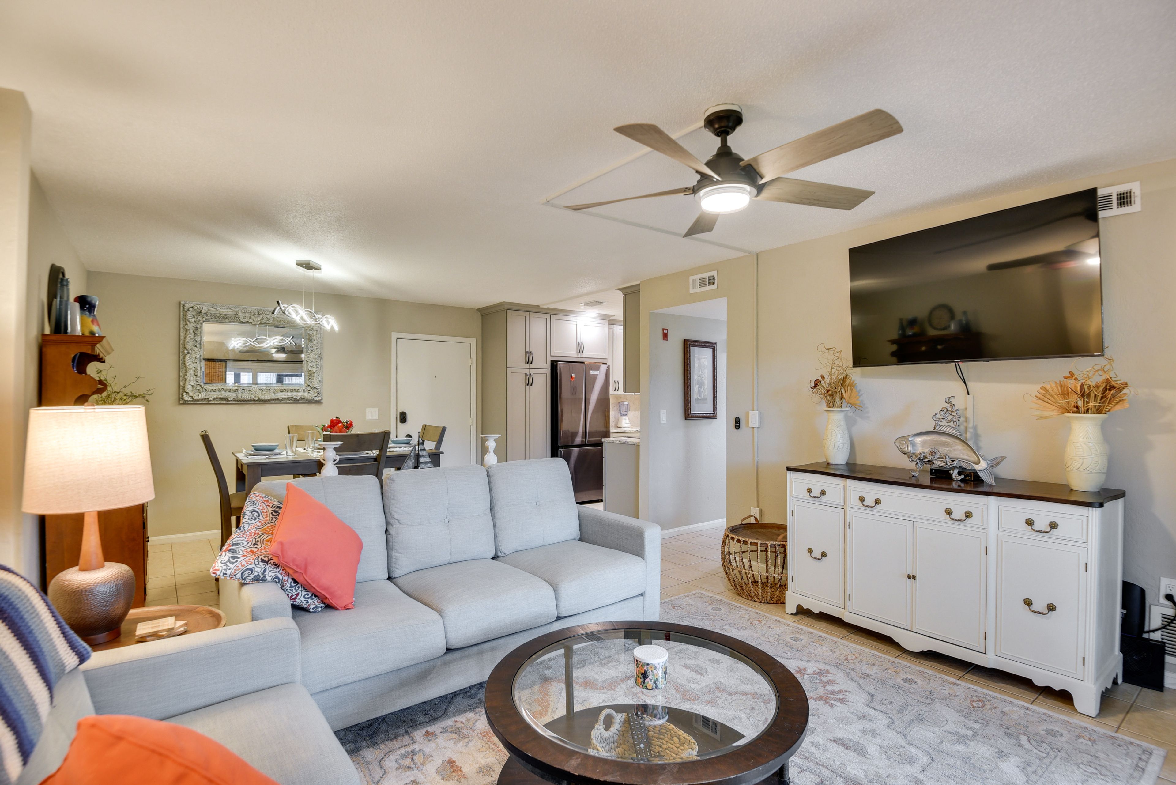 Living Room | Free WiFi | Smart TV | Central A/C