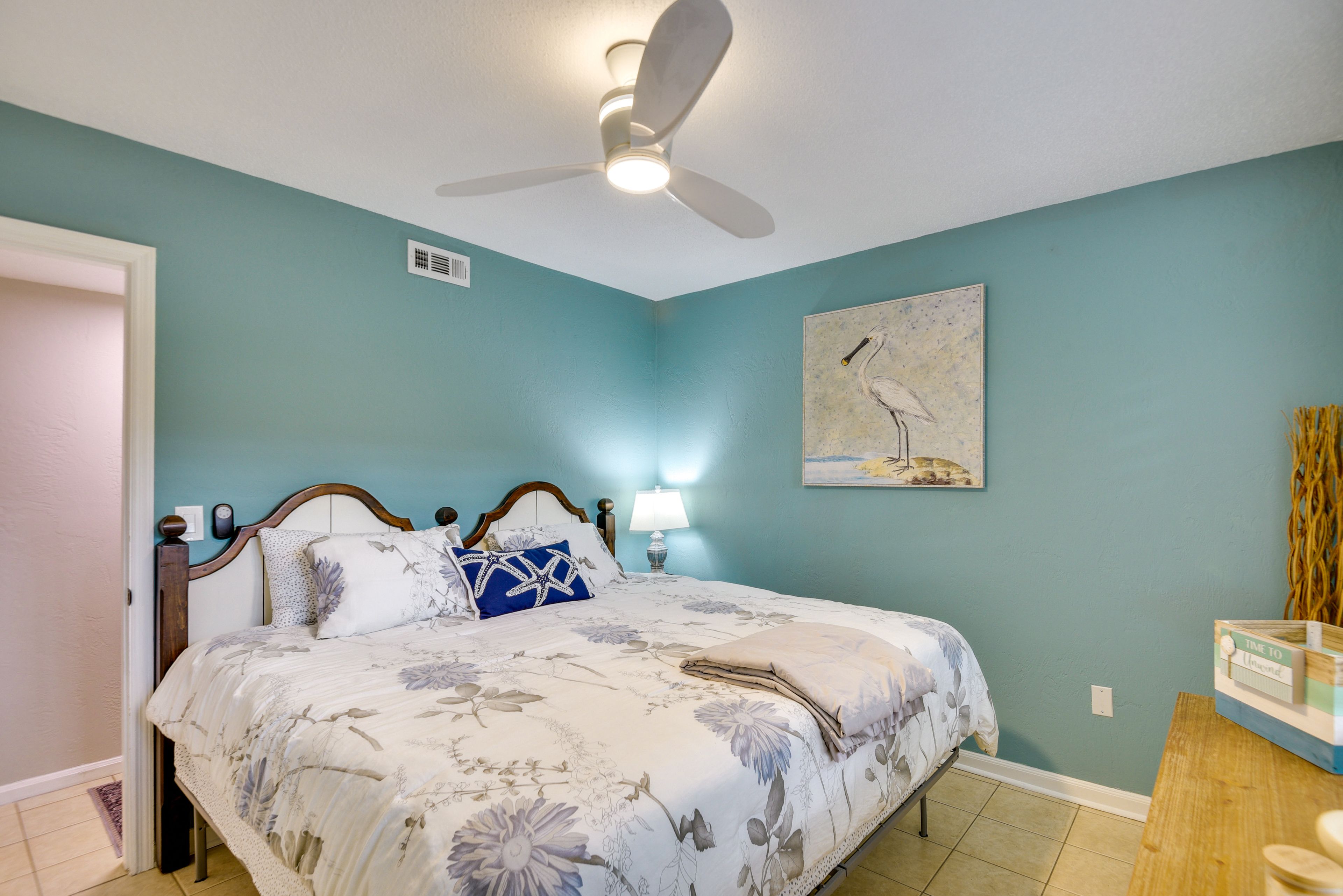 Bedroom 1 | King Bed