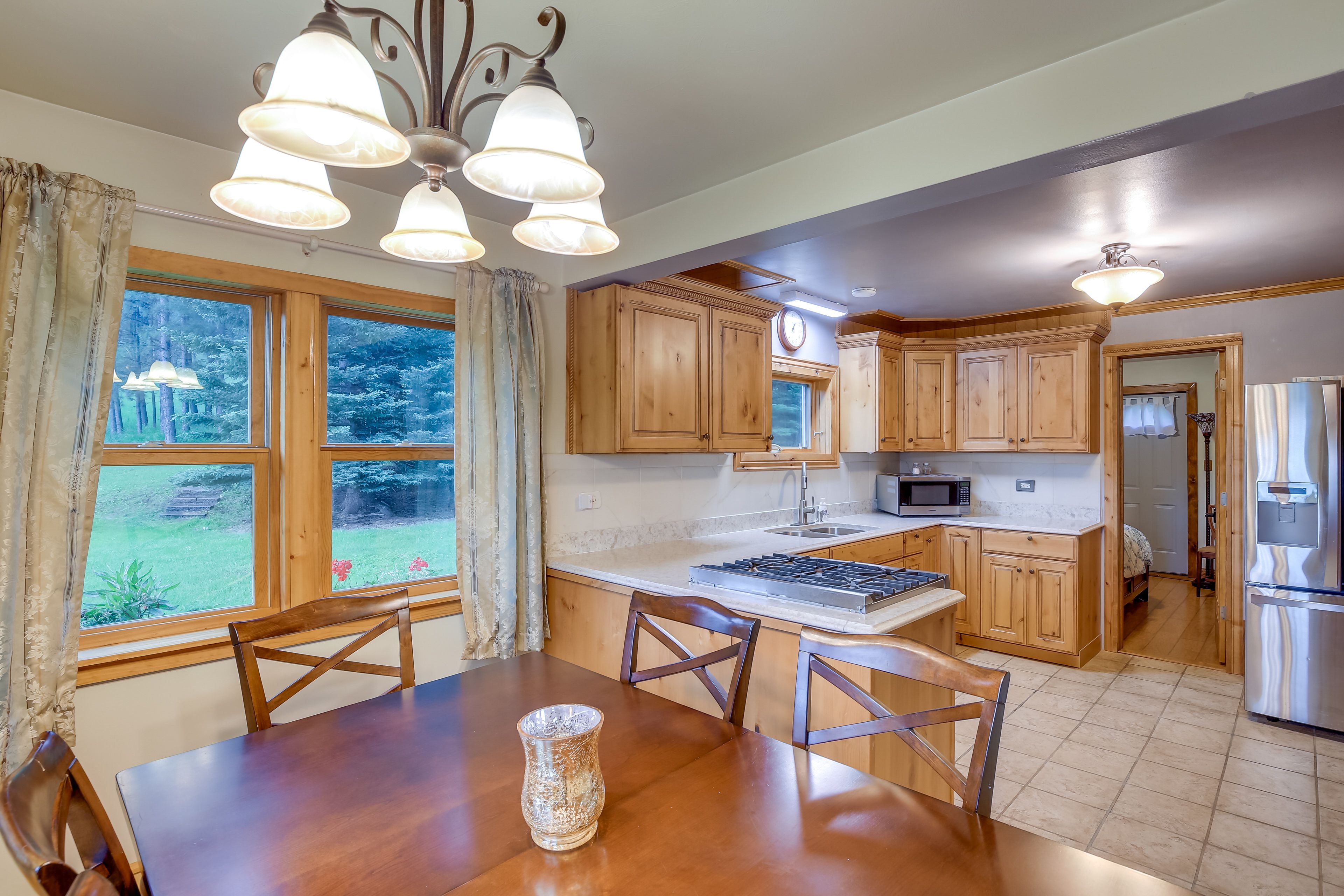 Dining Table | Dishware Provided