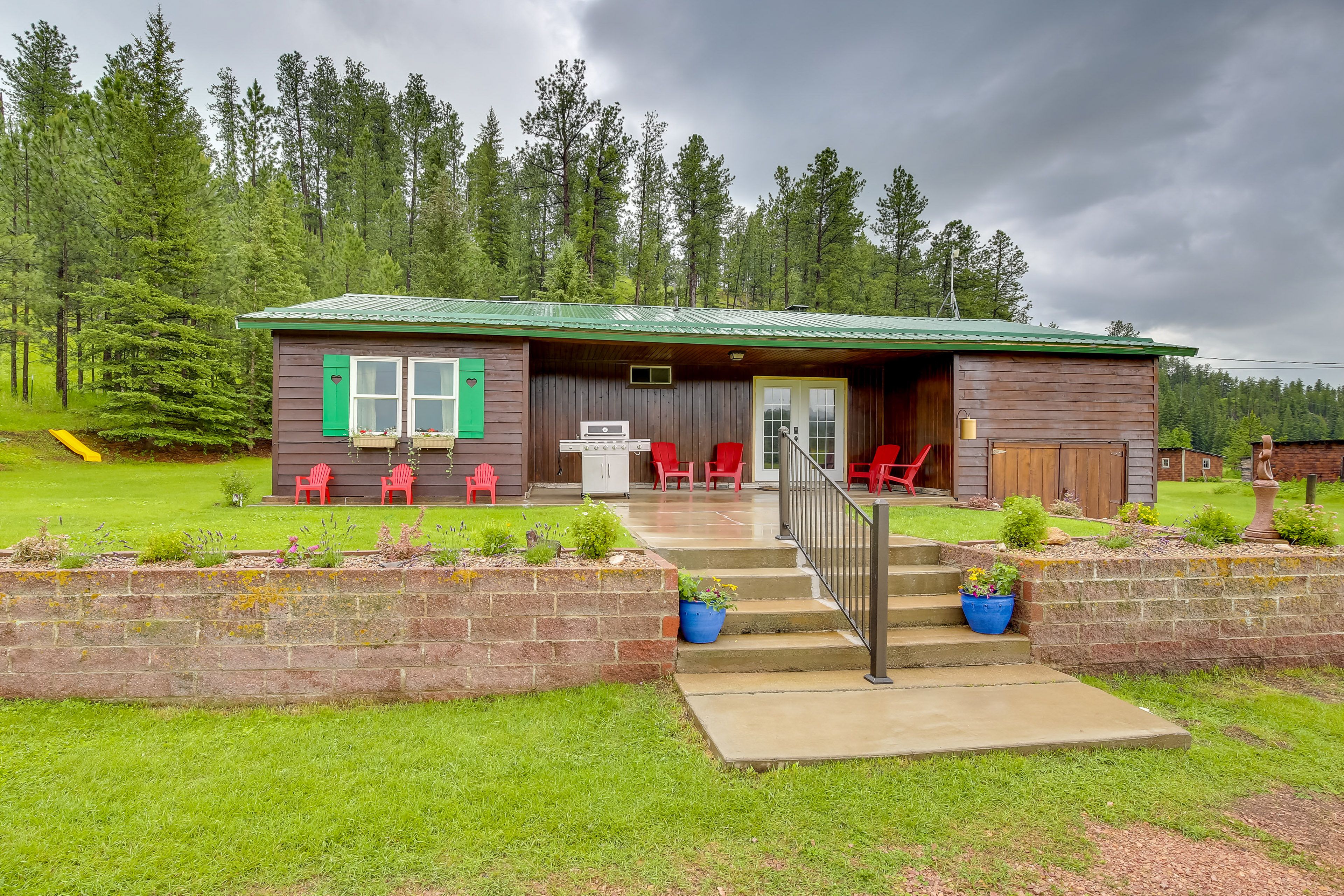 Parking | Driveway (6 Vehicles) | RV/Trailer Parking Available