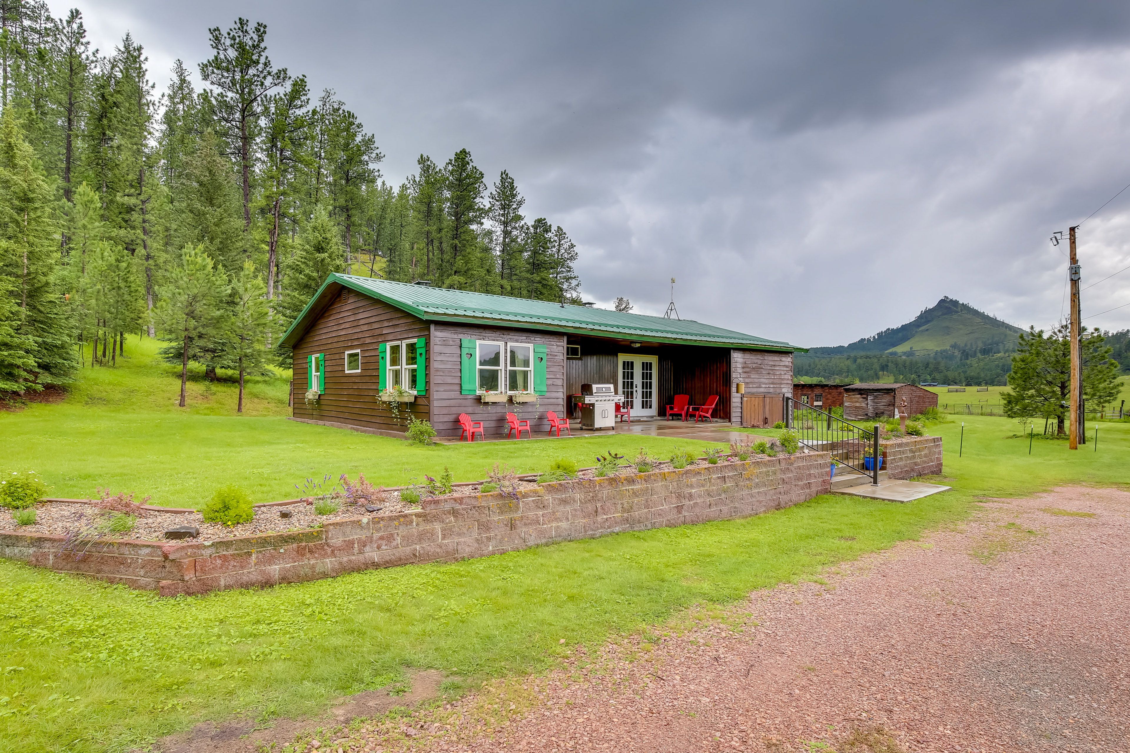 Hill City Vacation Rental | 3BR | 1BA | 1,700 Sq Ft | 4 Stairs Required