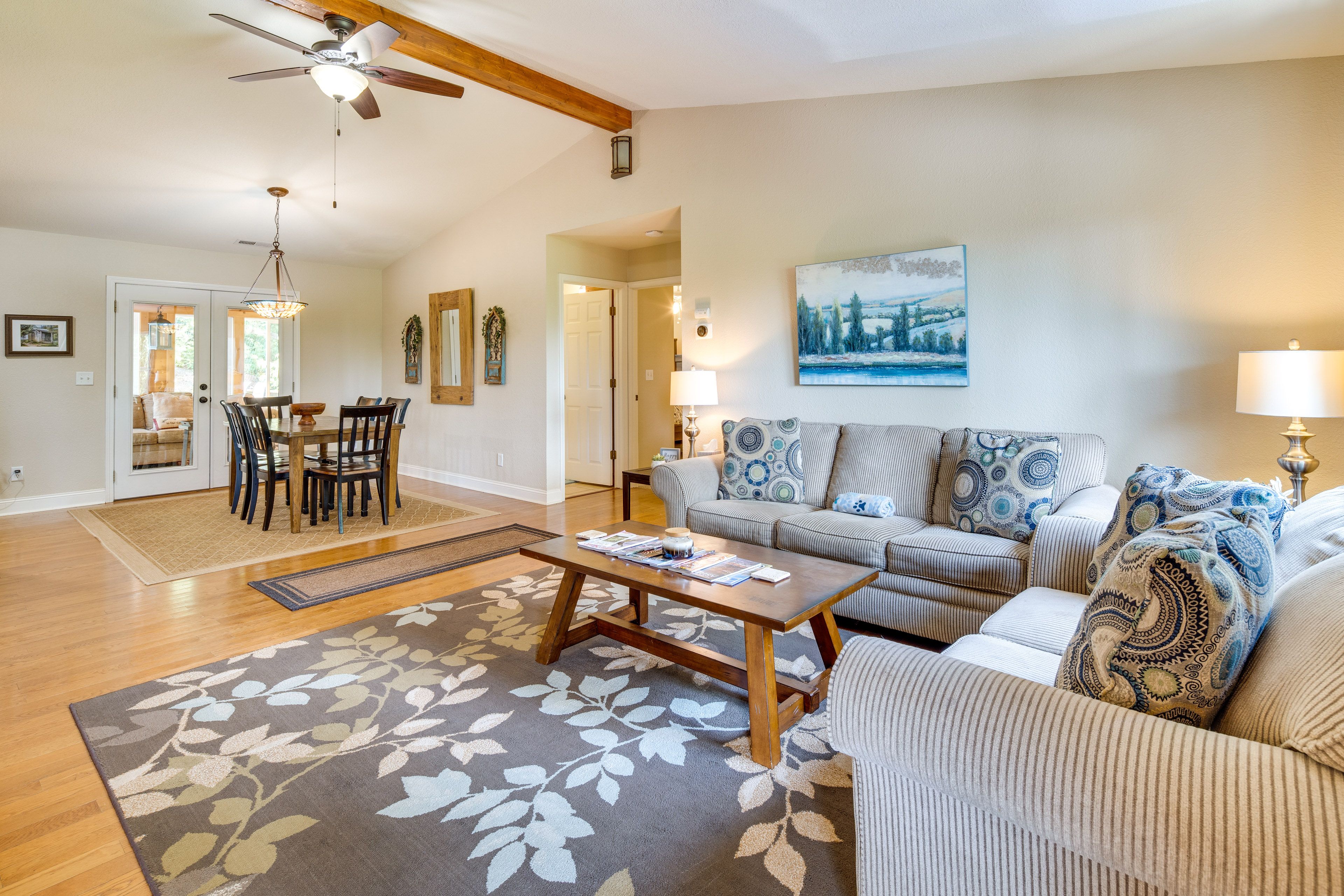 Living Room | Free WiFi | Smart TV w/ Cable | Fireplace (Decorative Only)