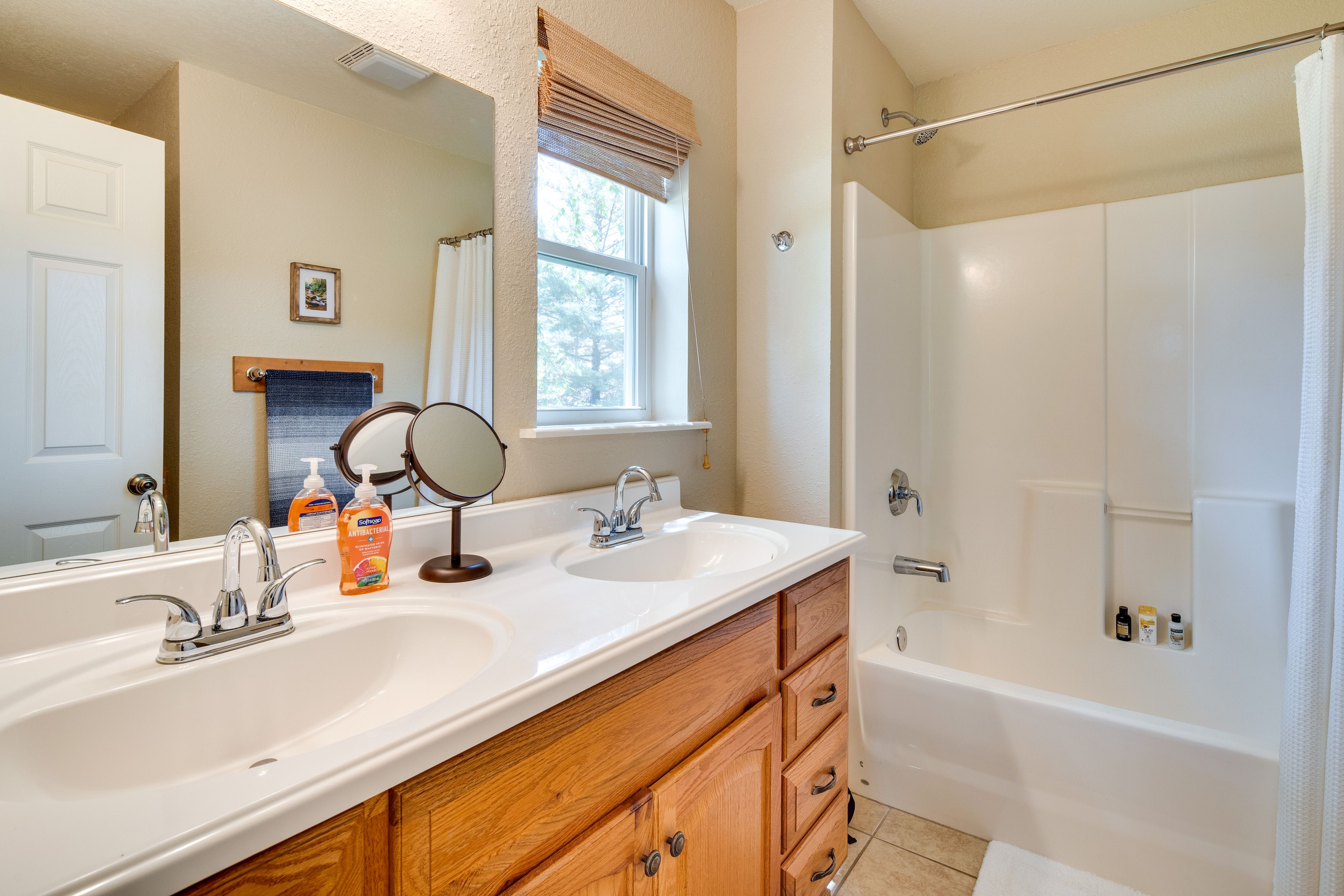 En-Suite Bathroom | Towels Provided | Complimentary Toiletries