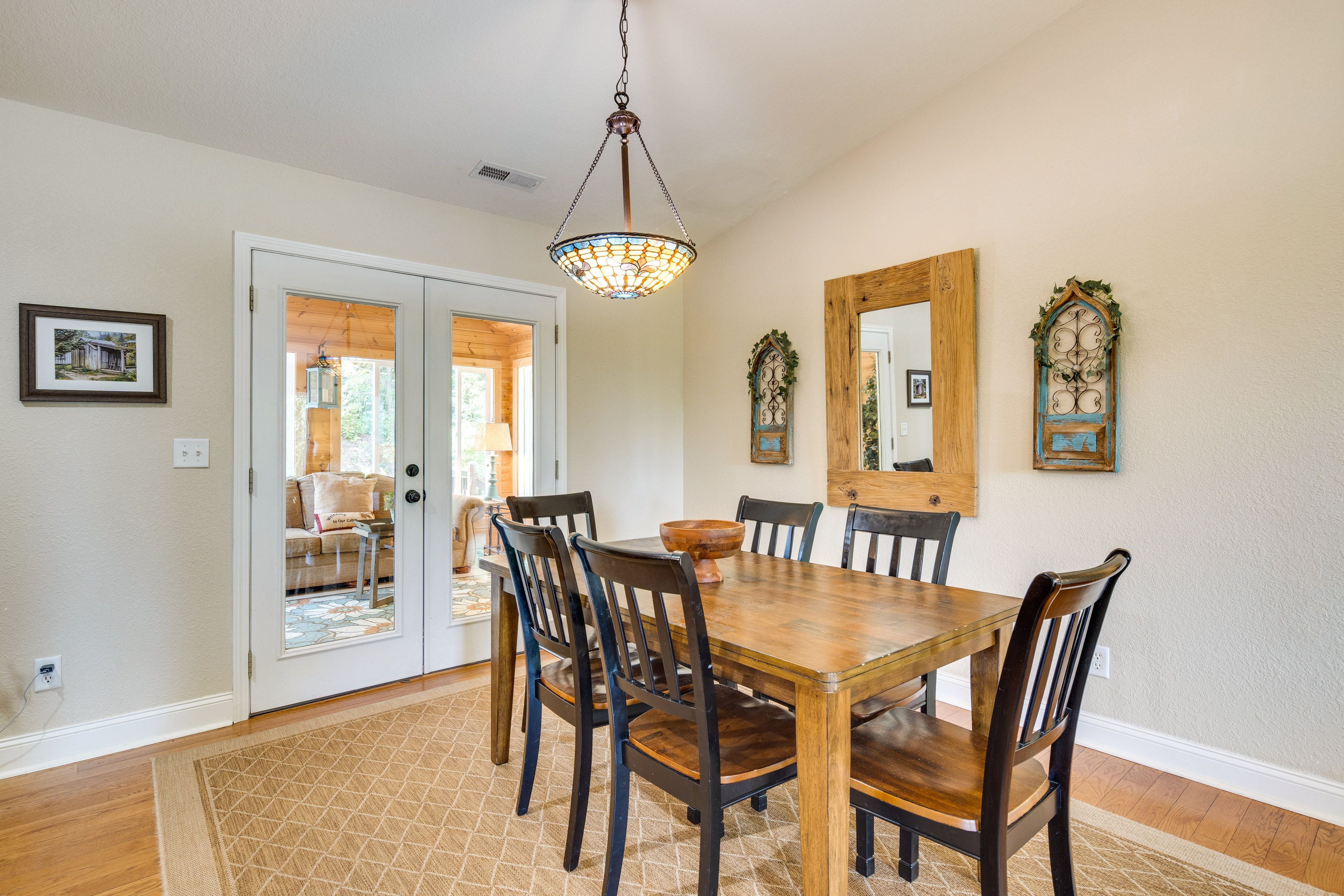 Dining Area | Dishware & Flatware Provided | Central A/C & Heating