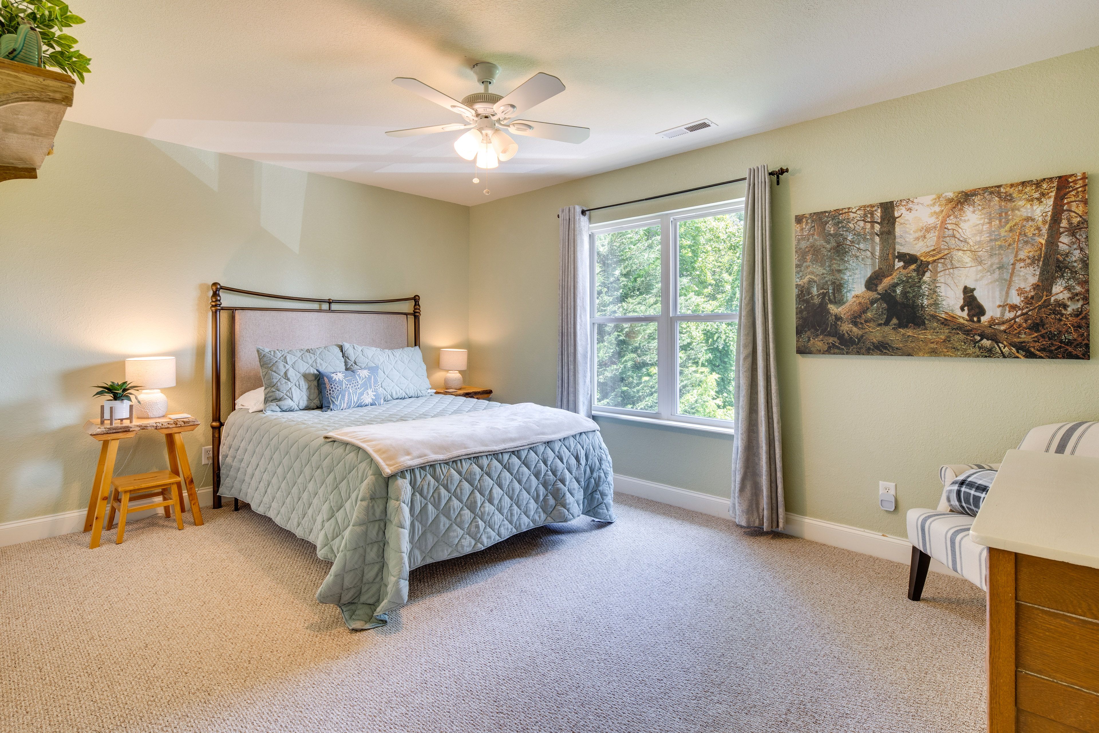 Bedroom 3 | Queen Bed