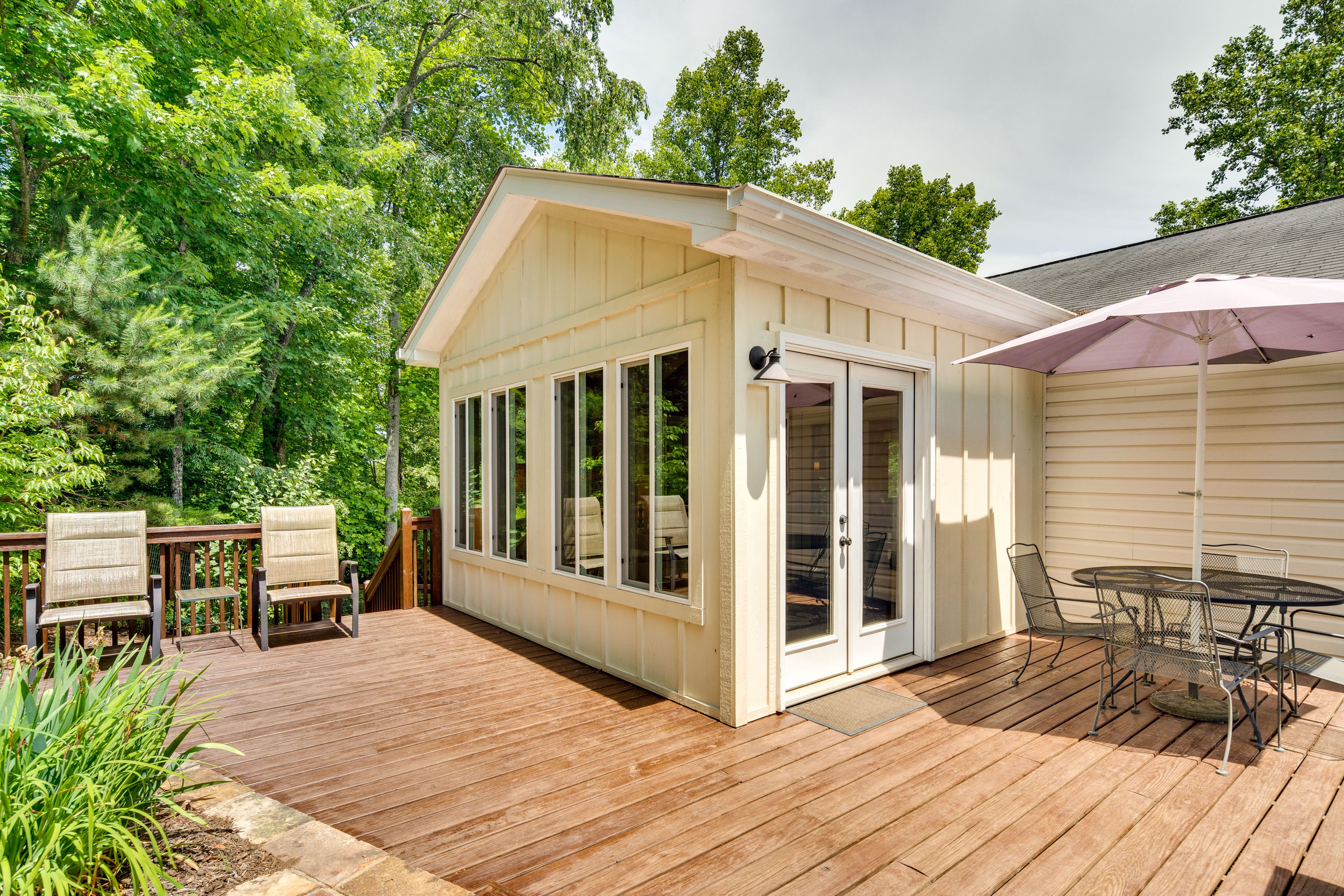 Deck | Outdoor Dining Area | Gas Grill (Propane Provided)