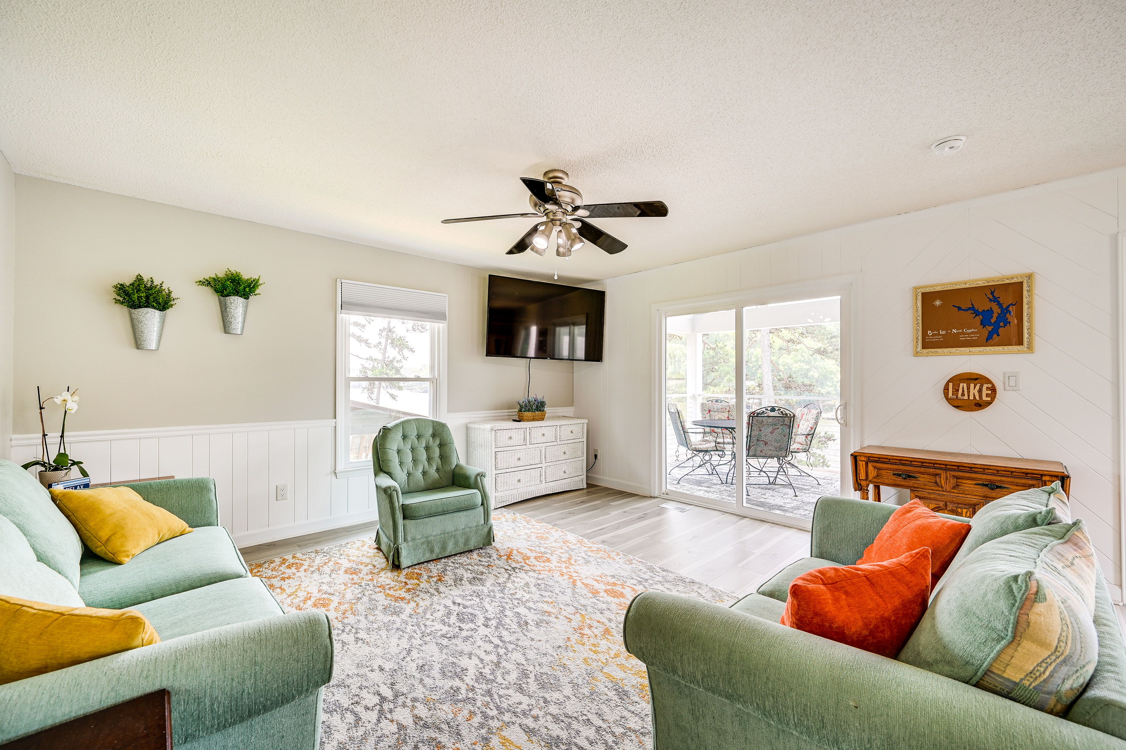 Living Room | Free WiFi | Smart TV