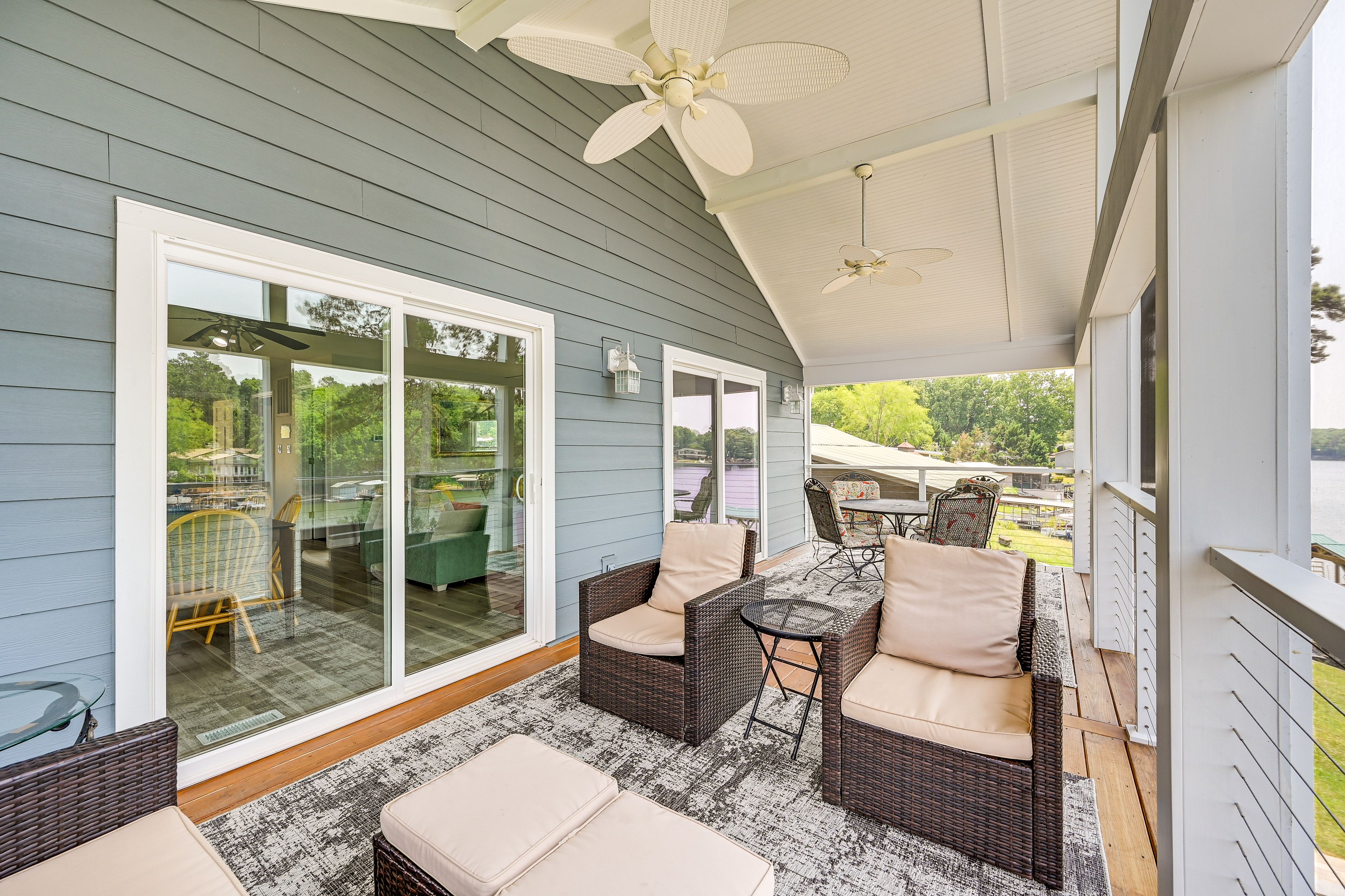 Screened Porch | Dining Area