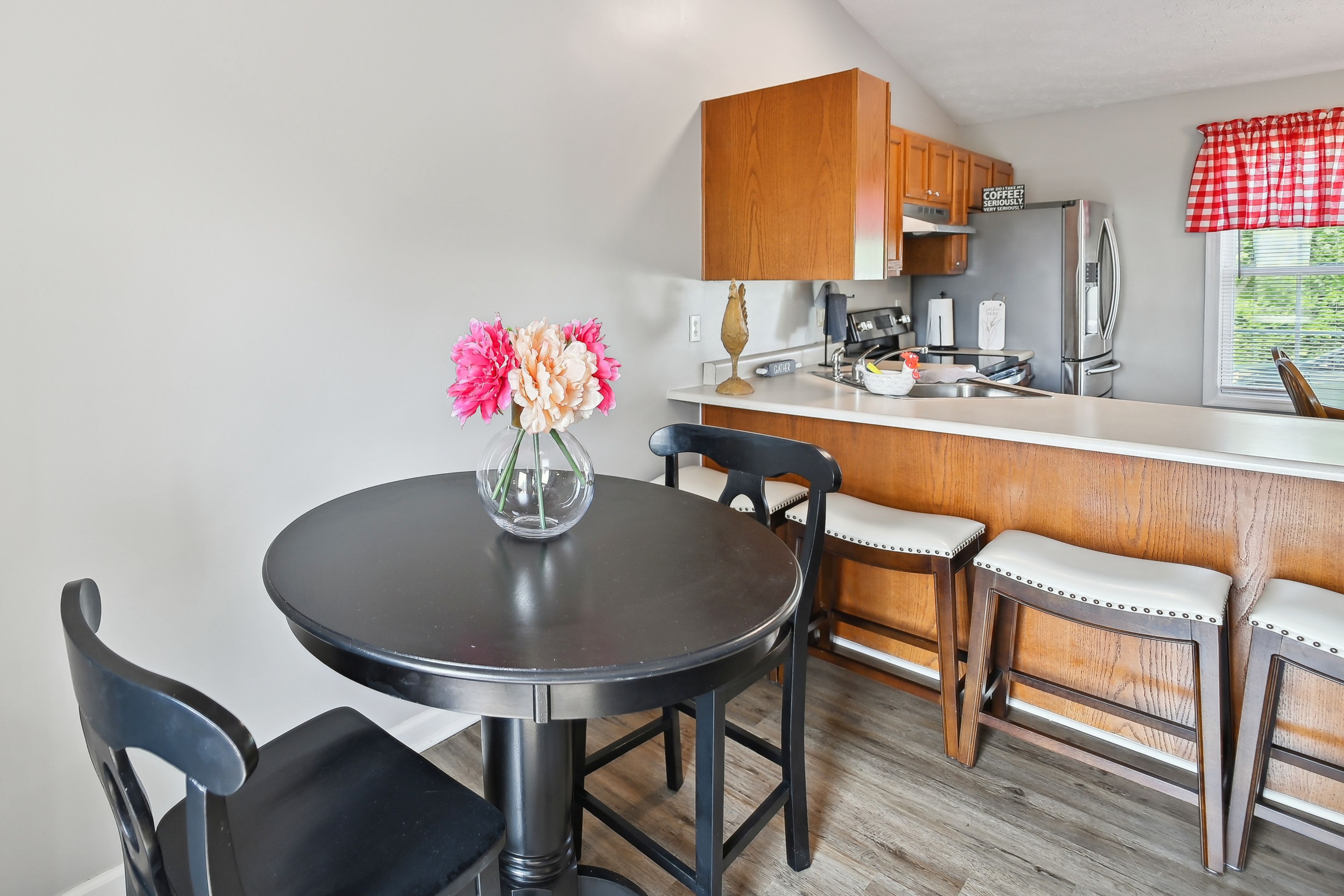 Dining Area | Dishware Provided