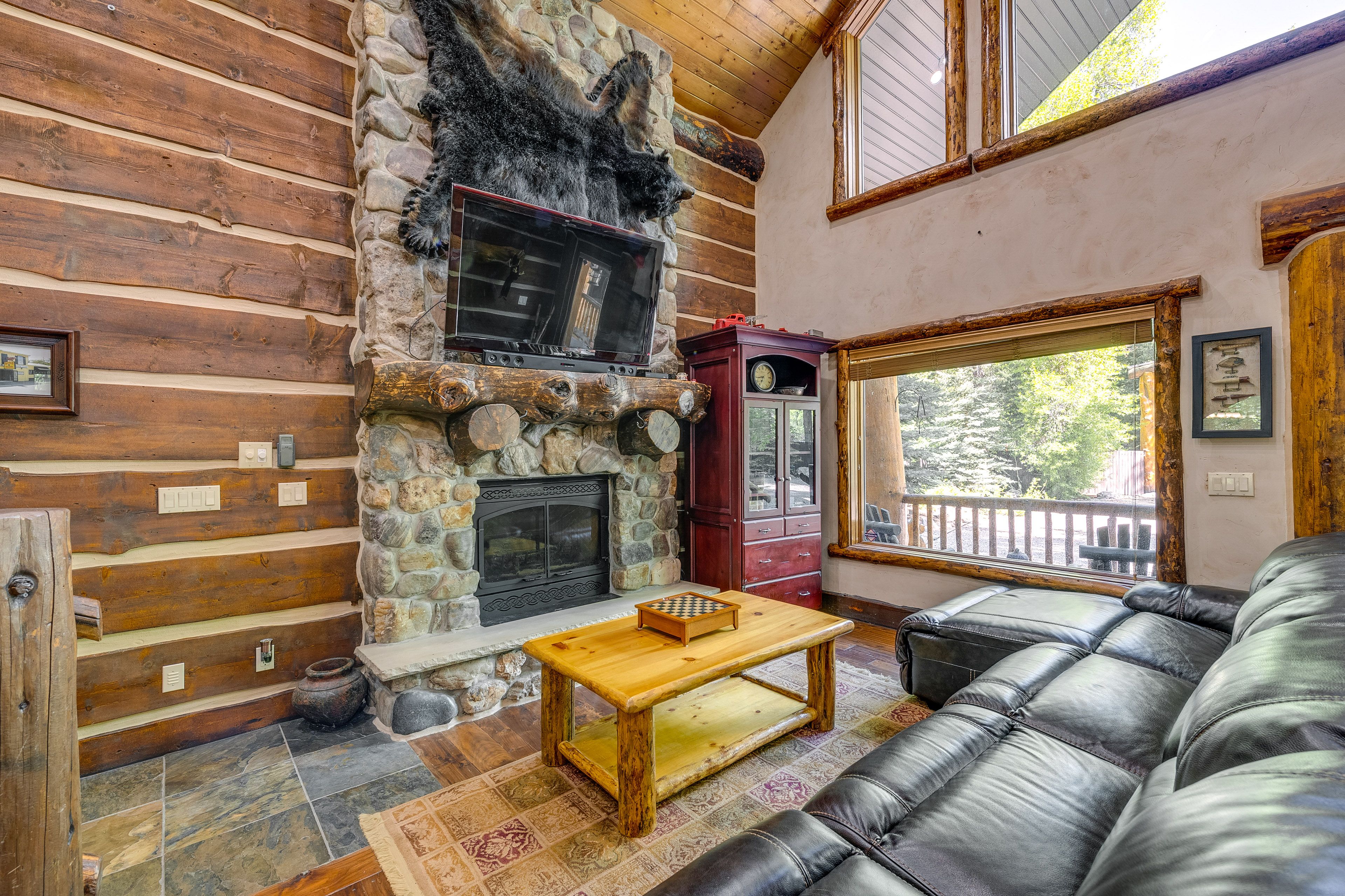 Living Room | Free WiFi | Smart TV