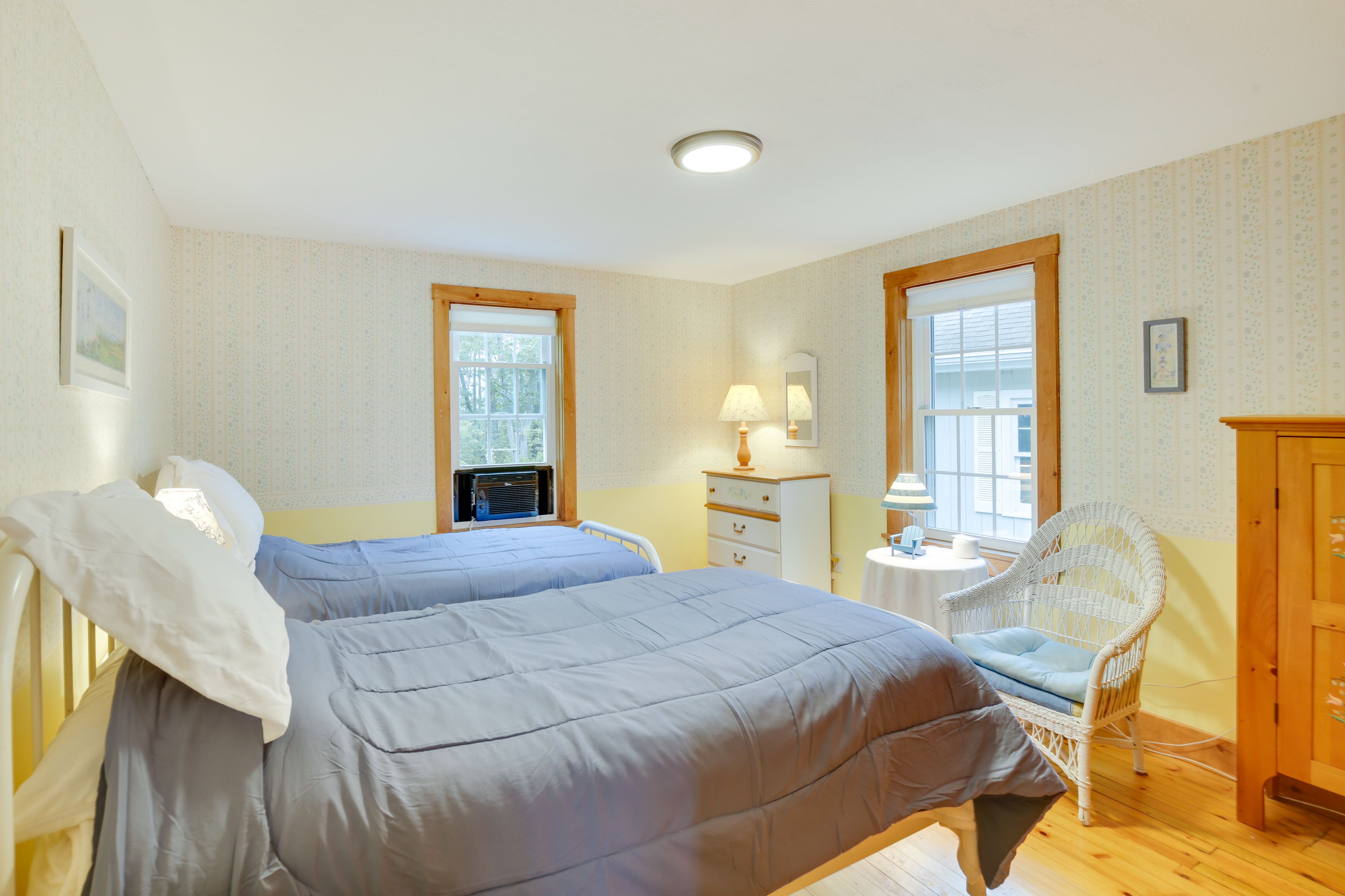 Bedroom 2 | 2 Twin Beds | Hangers