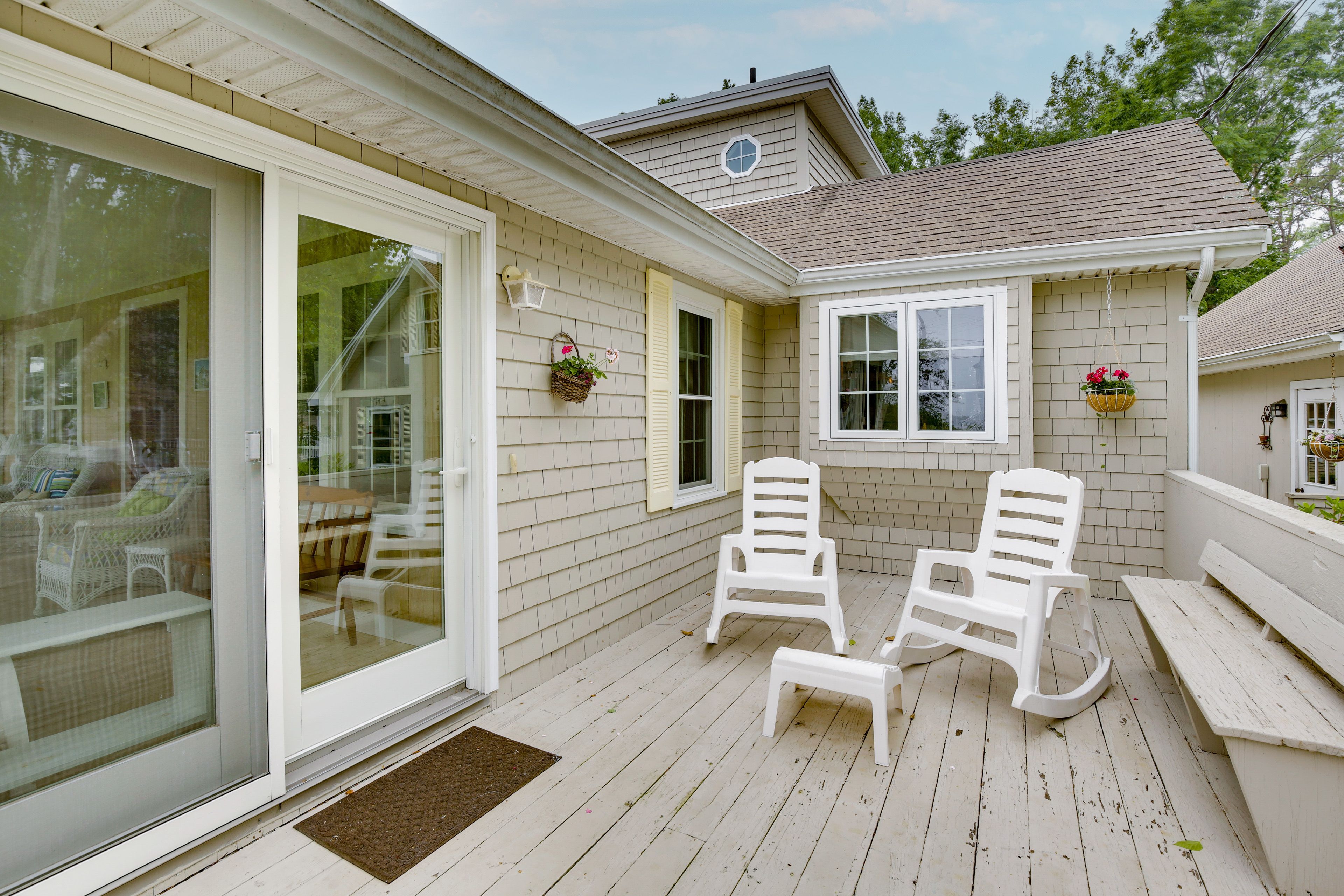 Deck | Gas Grill | Outdoor Shower