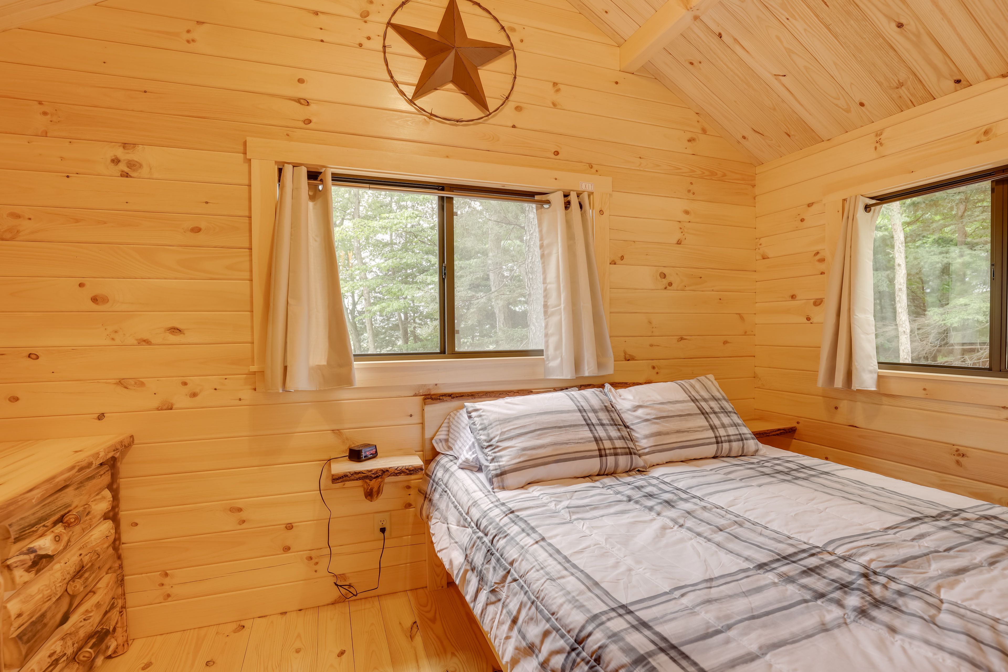 Bedroom 1 | Queen Bed | Linens Provided
