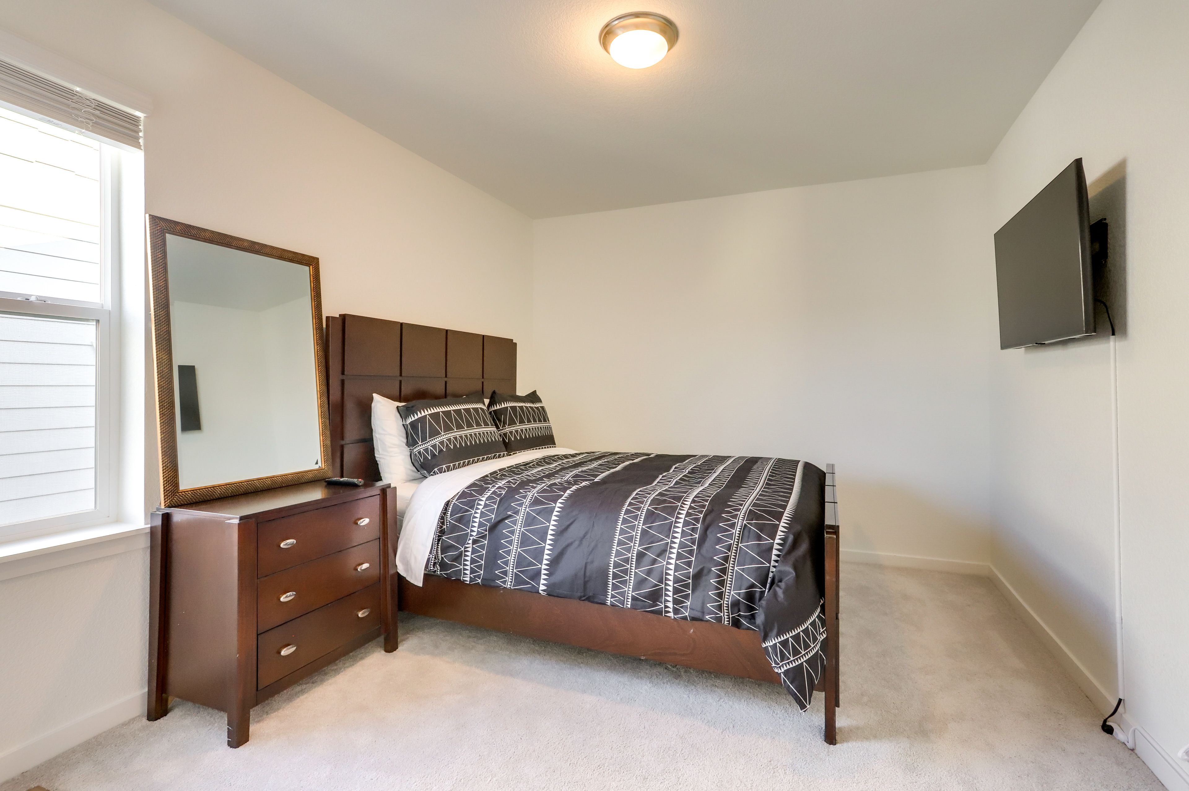 Bedroom 3 | Queen Bed | Smart TV | 2nd Floor