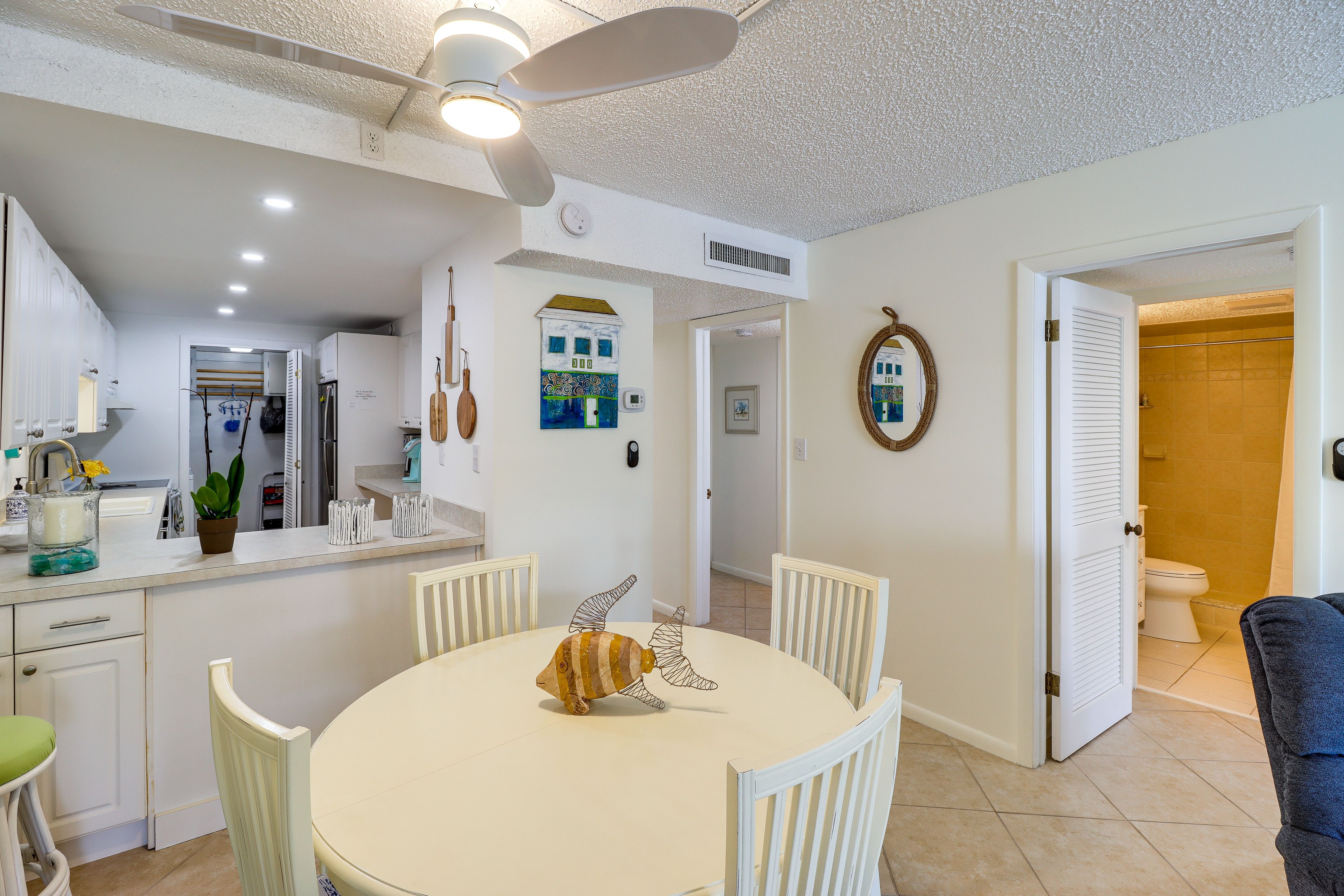 Dining Area | Dishware & Flatware Provided