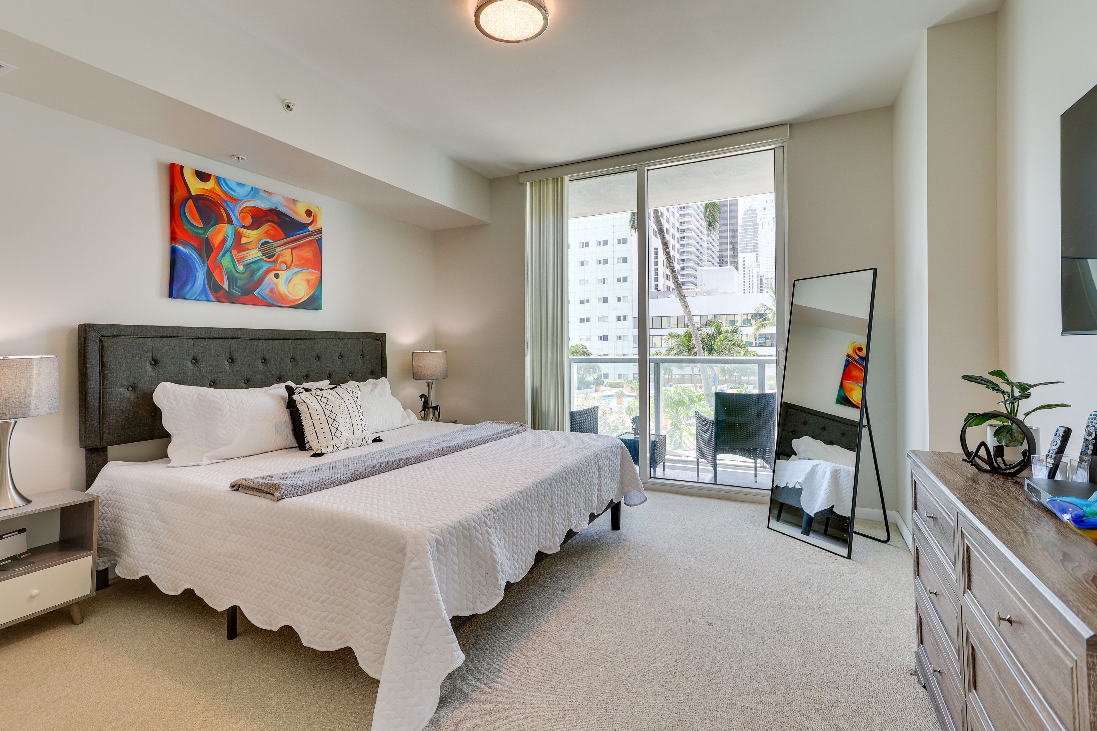 Bedroom | King Bed | Smart TV w/ Cable